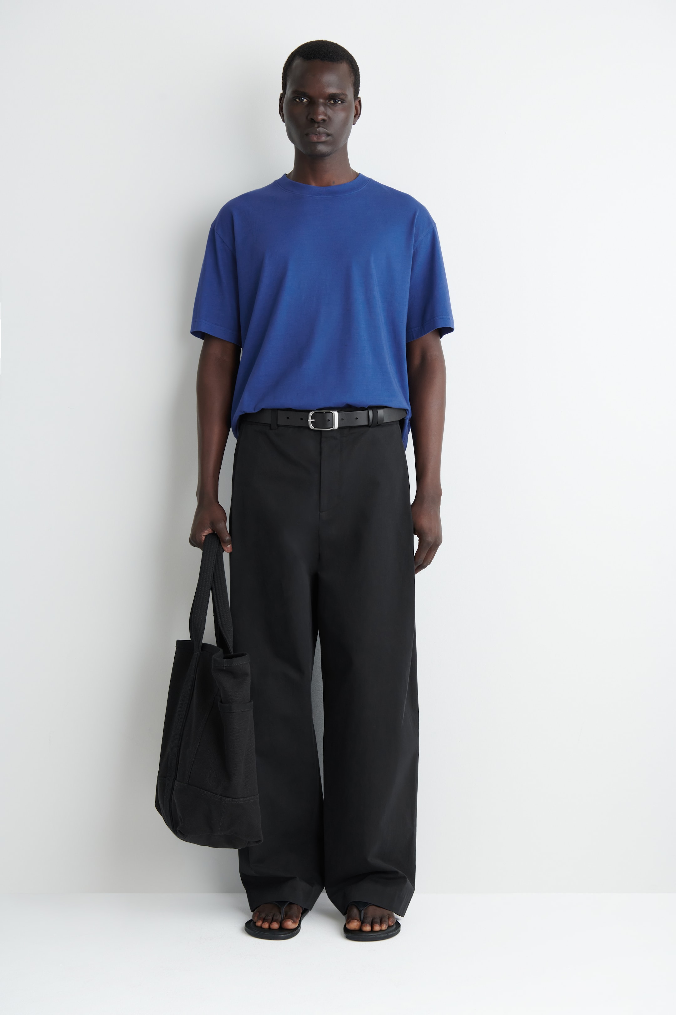 View larger image: RELAXED LIGHTWEIGHT COTTON T-SHIRT - DARK BLUE - Men | H&M GB 2