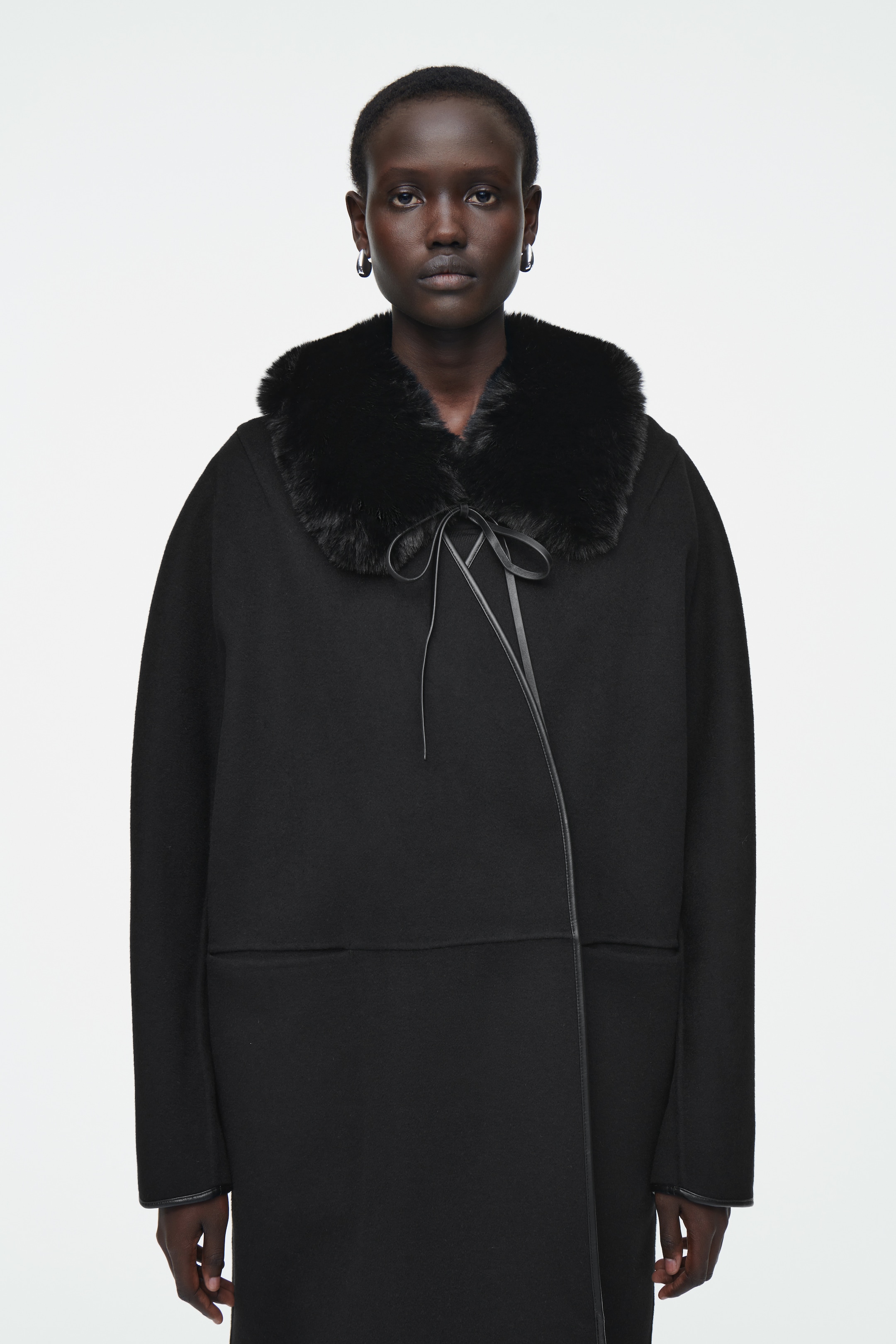 View larger image: FAUX FUR COLLAR - BLACK - Ladies | H&M GB 1