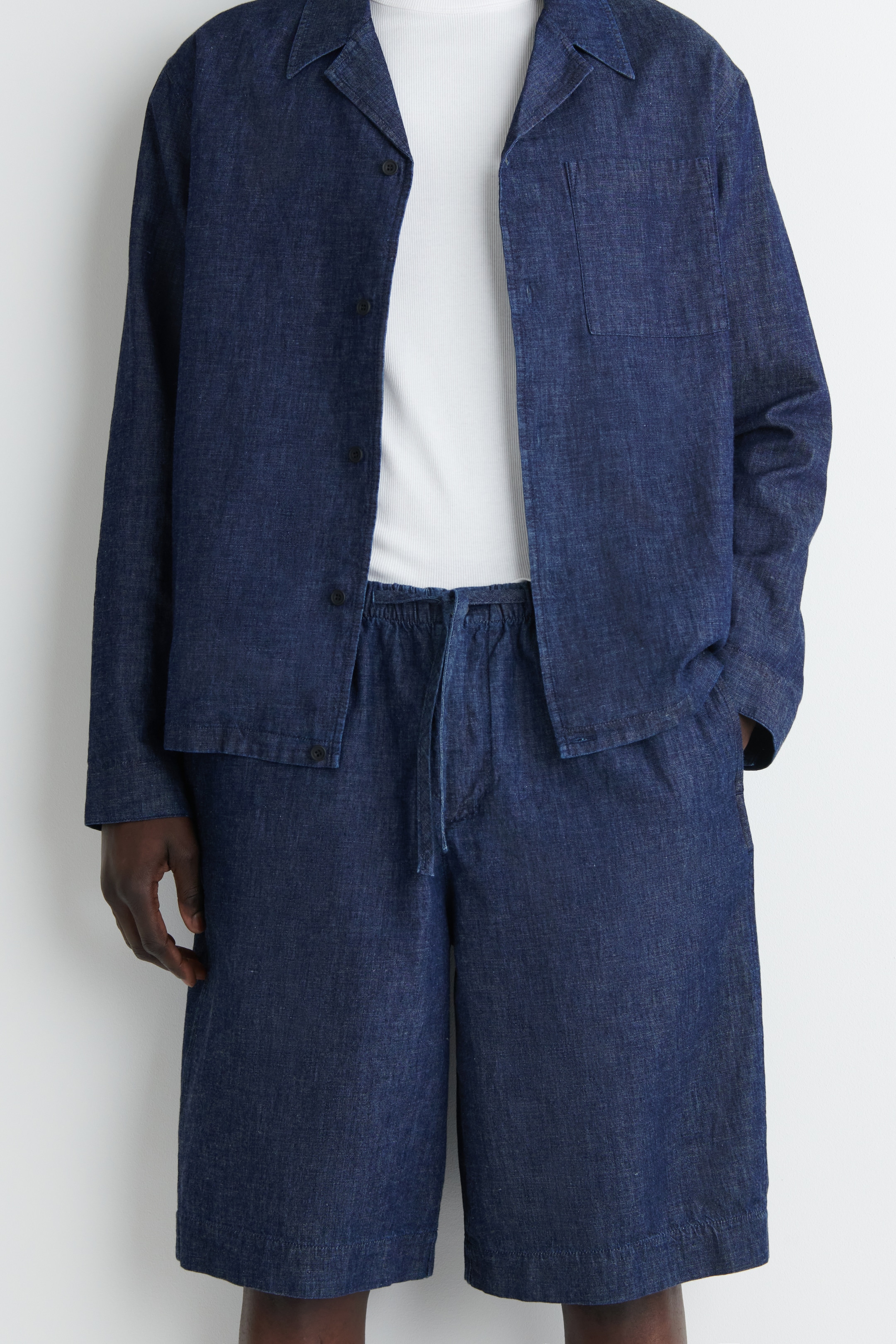 Ver imagem maior: CALÇÕES DE DENIM COM CORDÃO - azul acinzentado - HOMEM | H&M PT 2