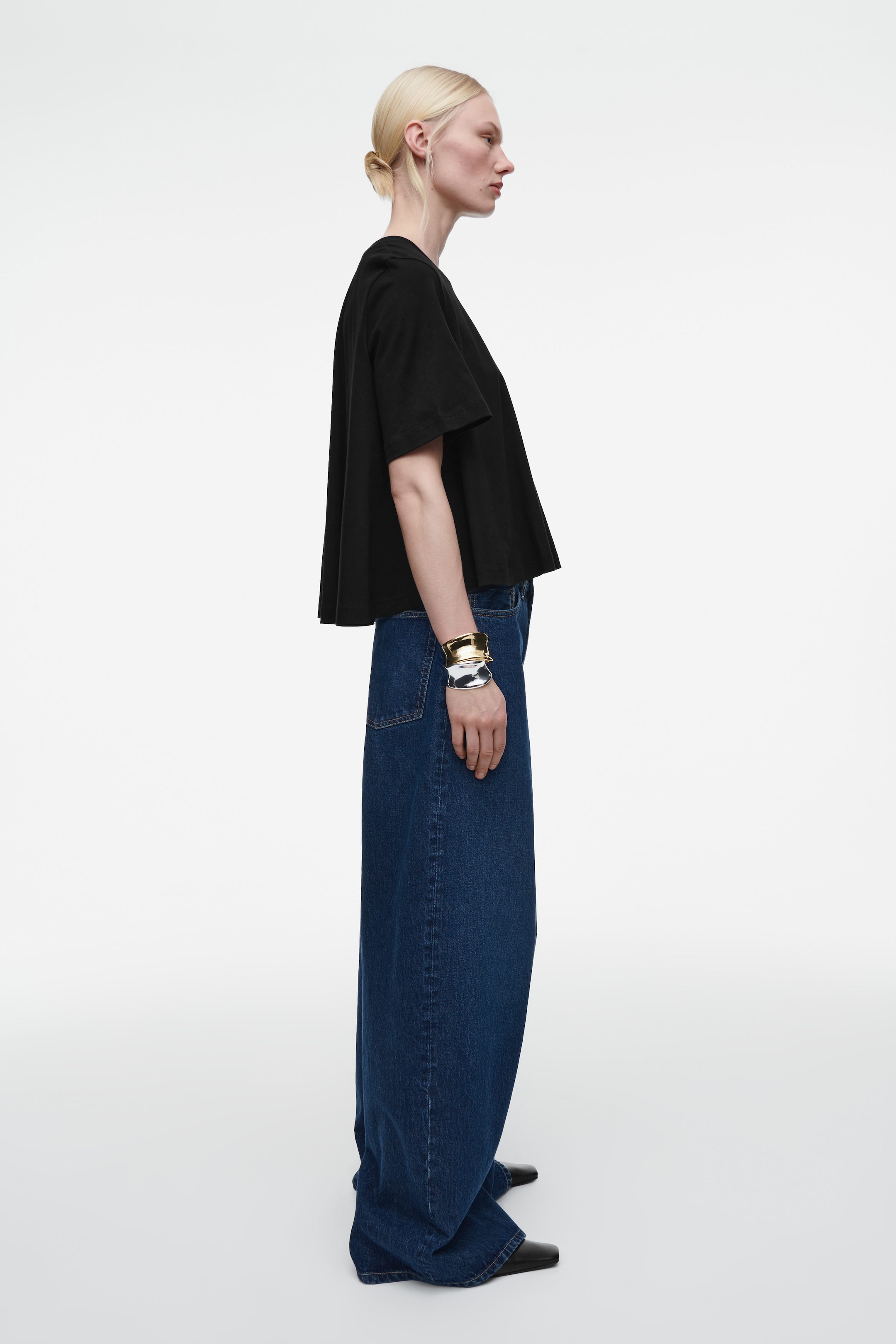 RELAXED TRAPEZE T-SHIRT