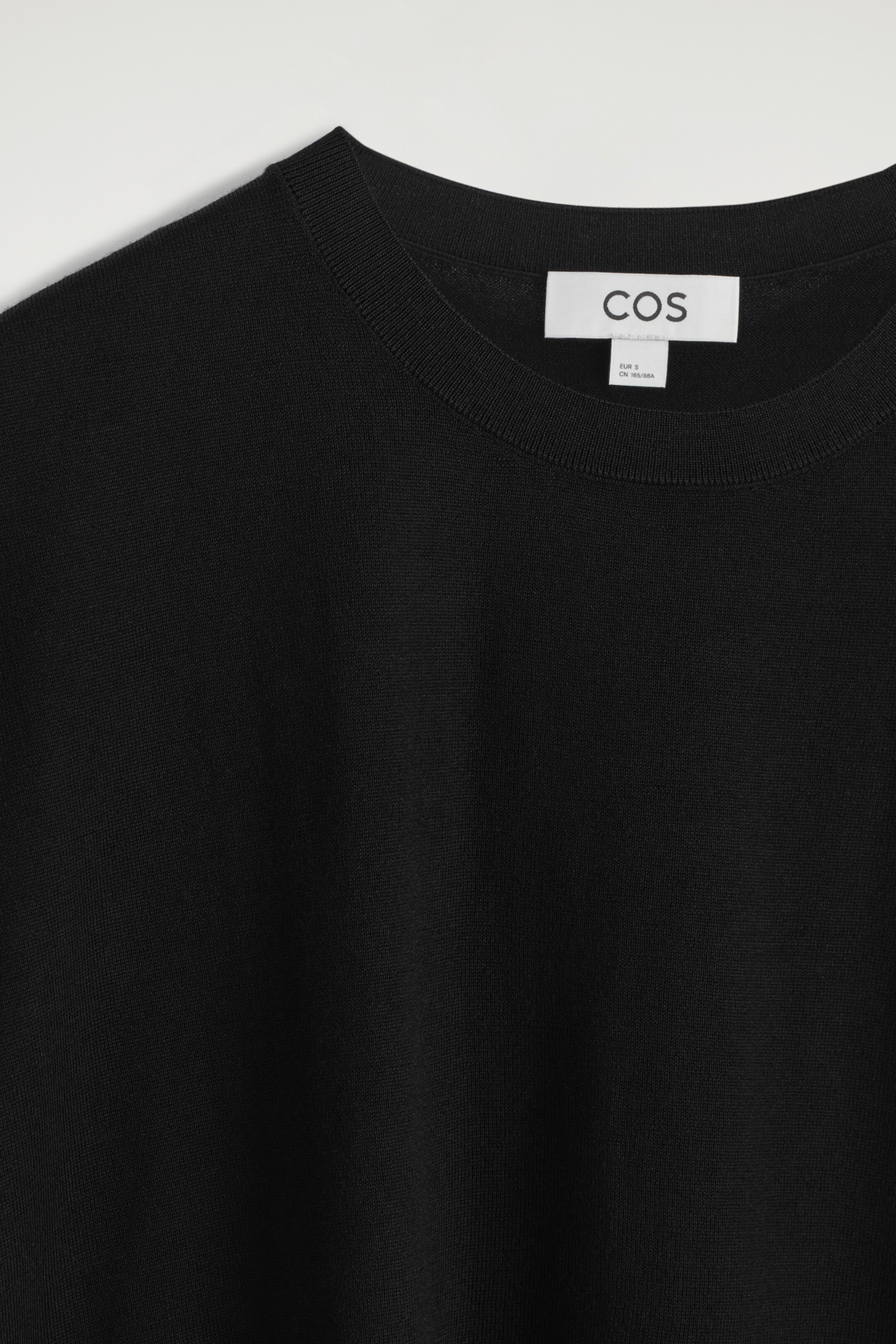 Größeres Bild ansehen: RUND GESCHNITTENES OBERTEIL AUS MERINOWOLLE - SCHWARZ - Ladies | H&M DE 7