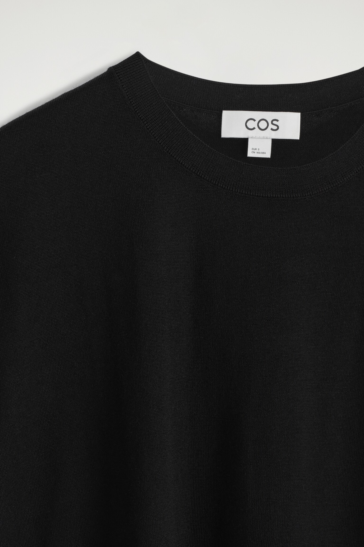 TOP DE LANA MERINO DE CORTE CIRCULAR - NEGRO/GRIS JASPEADO - 8