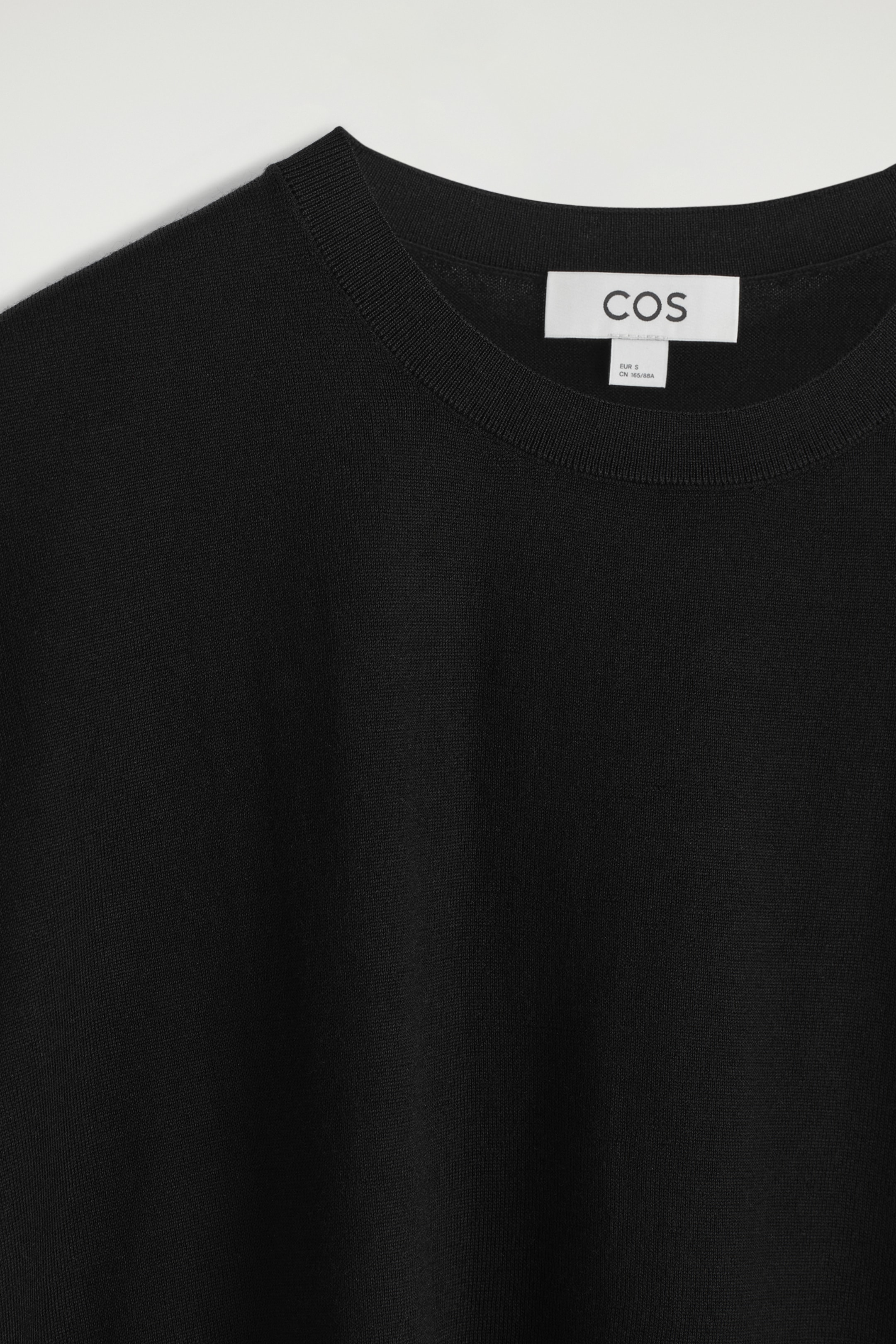 Zobrazit větší obrázek: Top z merino vlny s kruhovým výstřihem - ČERNÁ - ŽENY | H&M CZ 7
