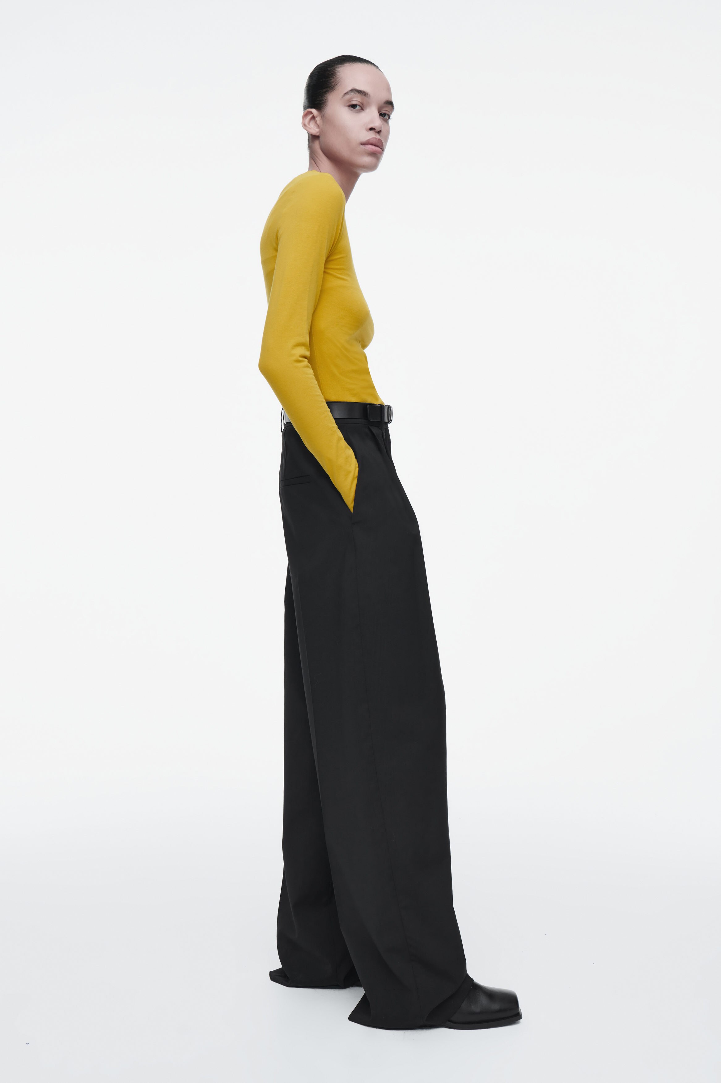 SLIM LIGHTWEIGHT LONG-SLEEVED TOP - MUSTARD | COS