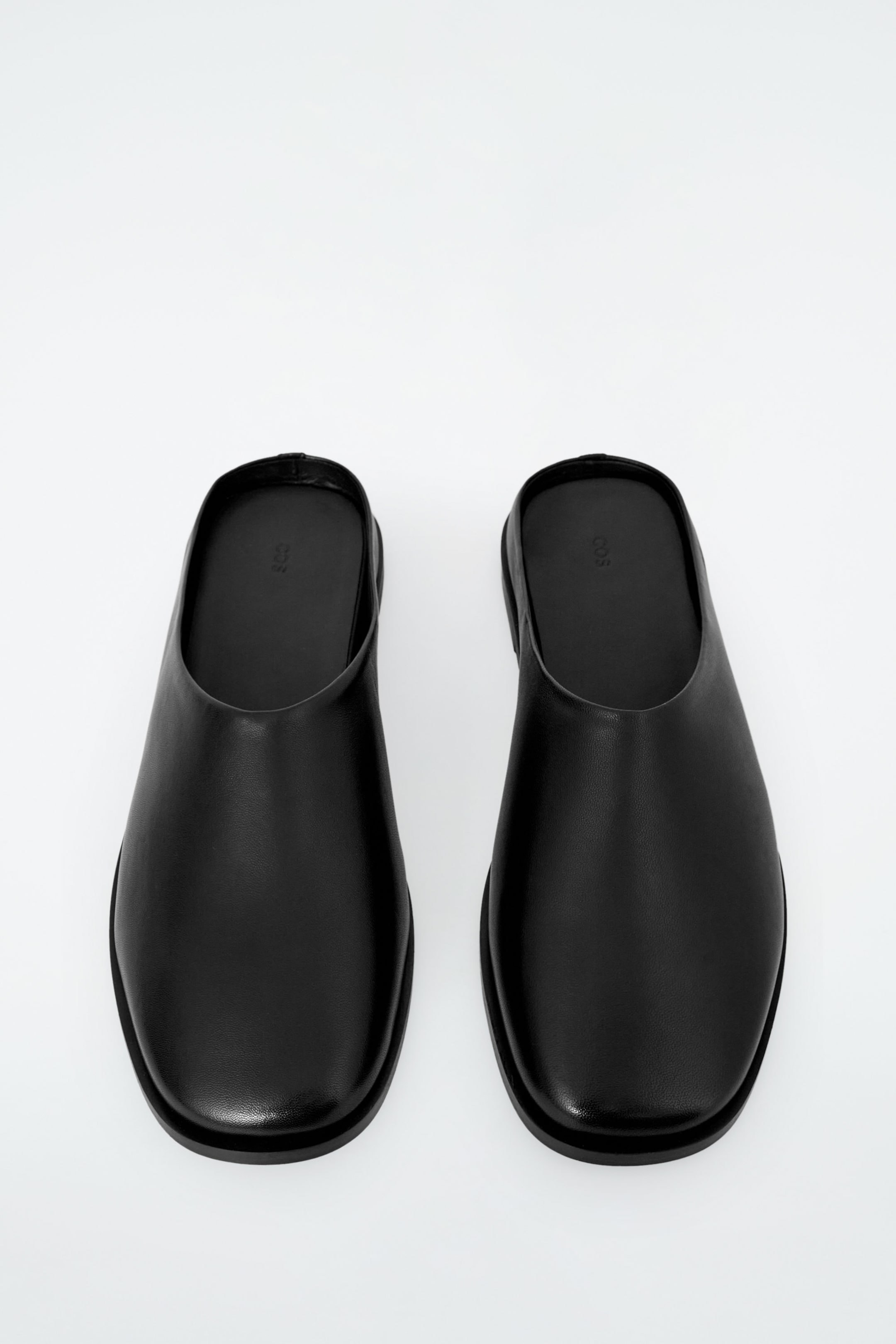 KLASSISCHE MULES AUS LEDER