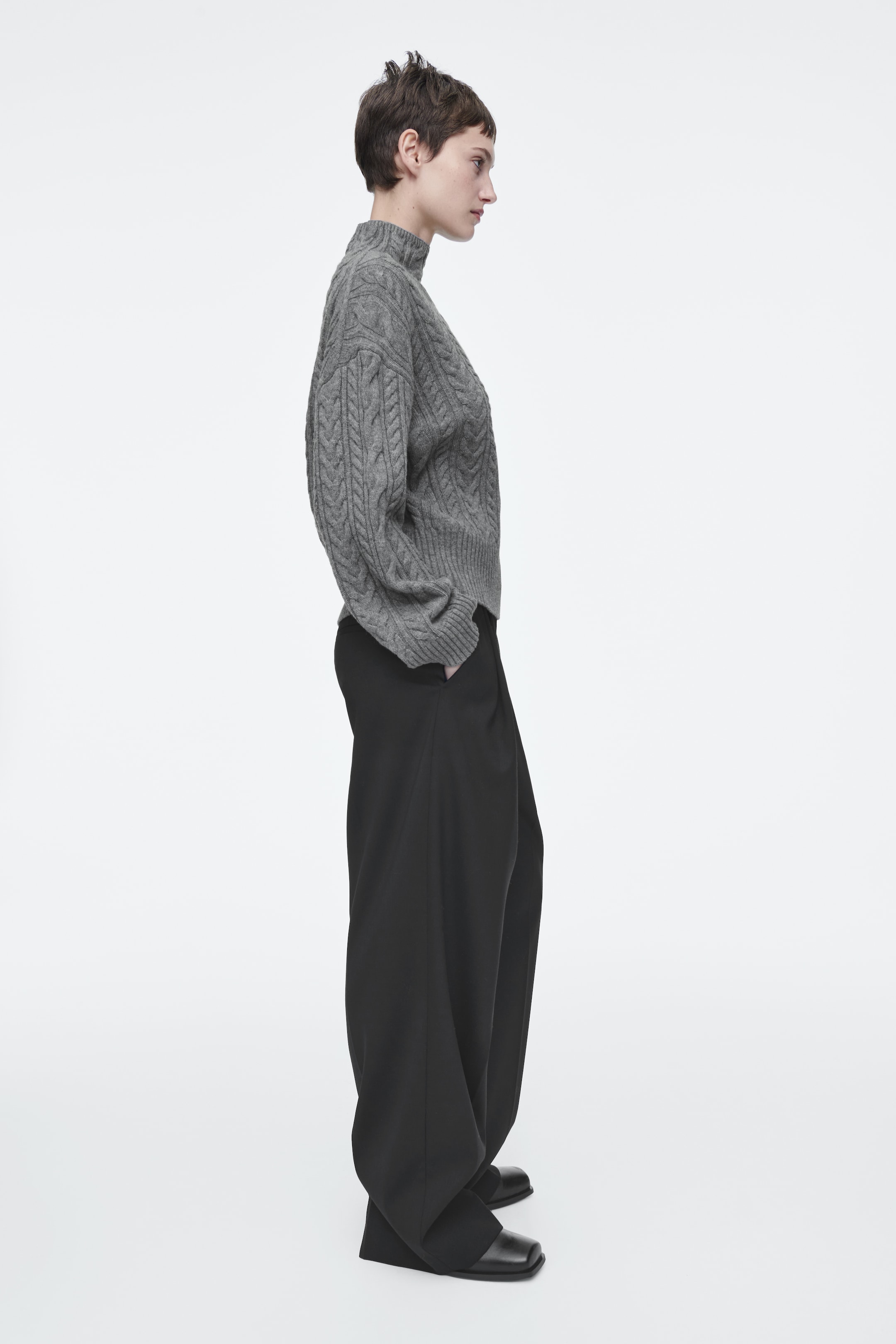 Grotere afbeelding bekijken: CABLE-KNIT WOOL FUNNEL-NECK JUMPER - GREY - DAMES | H&M NL 3