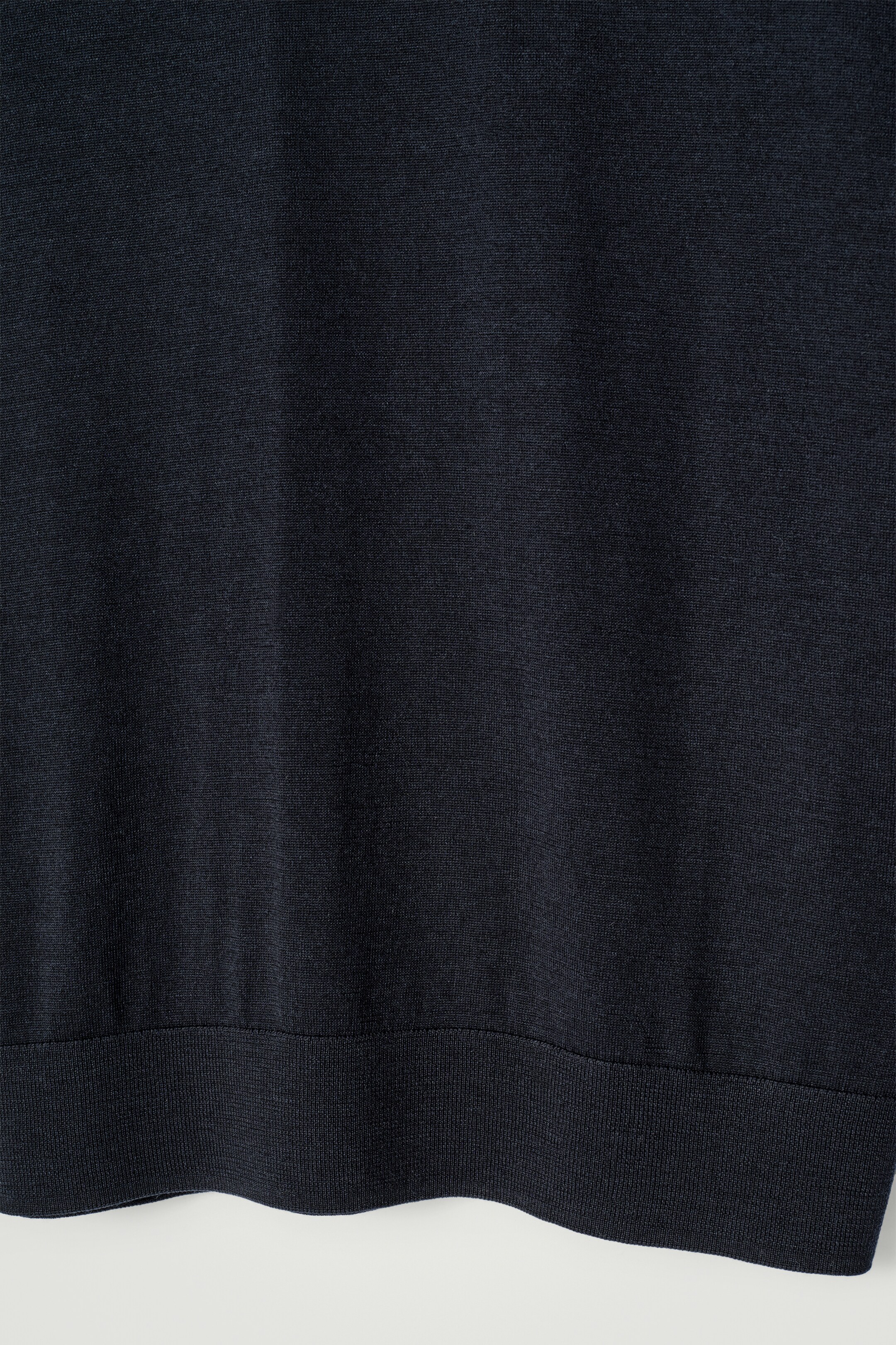 Agrandir l'image: T-SHIRT SLIM EN MAILLE DE LAINE MÉRINOS - BLEU MARINE - HOMME | H&M CH 10
