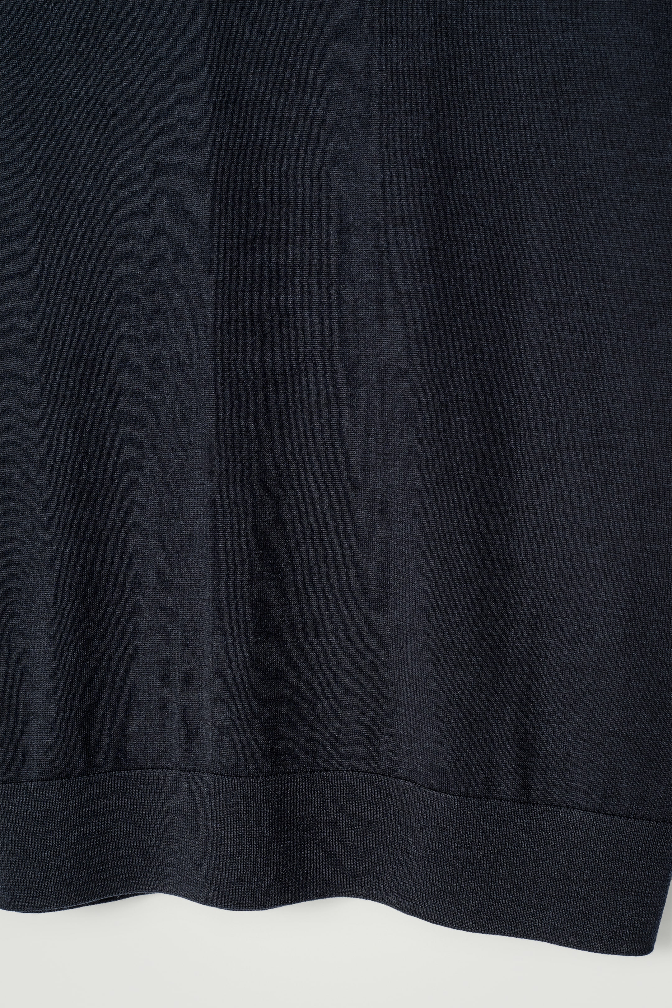 Zobacz większy obraz: DOPASOWANY T-SHIRT Z WEŁNY MERINO - GRANATOWY - ON | H&M PL 10