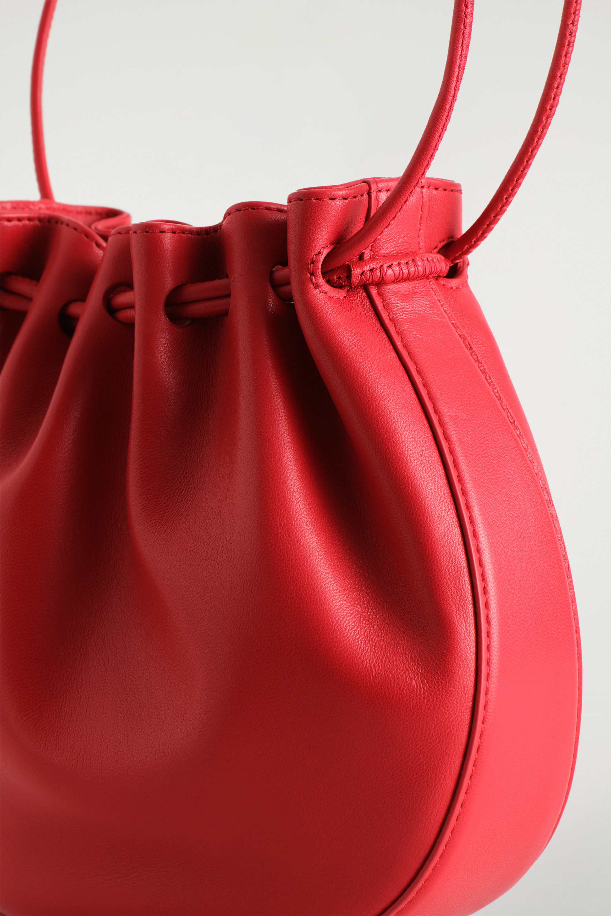 【KHIHO】CARAMEL BAG RED KHIHO - CARAMEL BAG / RED – lolamoon.co