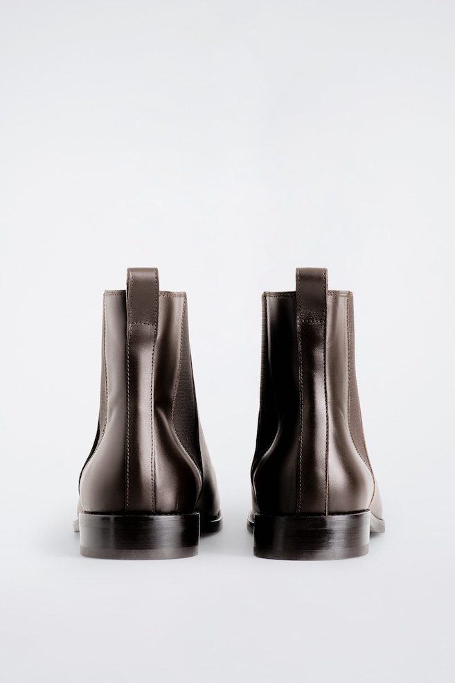 LEATHER CHELSEA BOOTS — BROWN