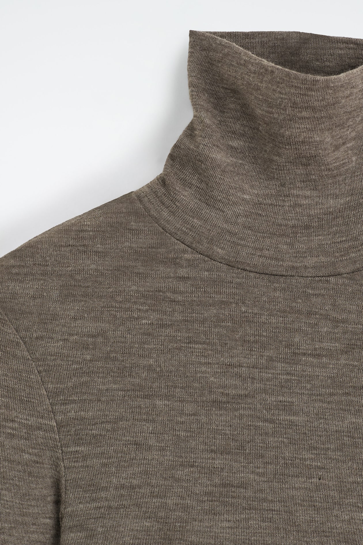 MERINO WOOL TURTLENECK TOP — DARK BEIGE