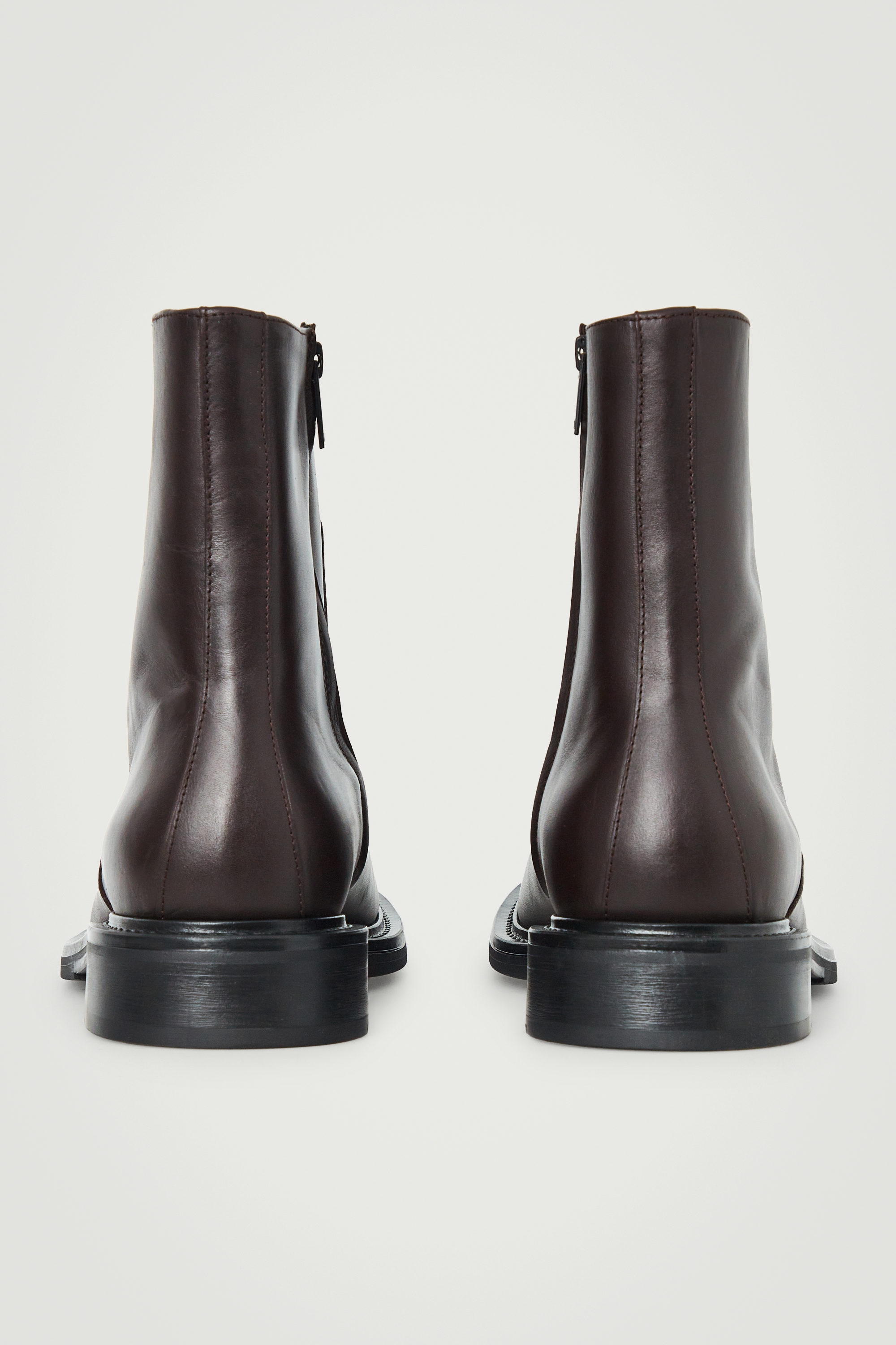 SQUARE-TOE LEATHER CHELSEA BOOTS - DARK BROWN | COS