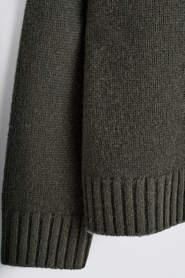 CHUNKY CASHMERE MOCK-NECK SWEATER — DARK GREEN 1