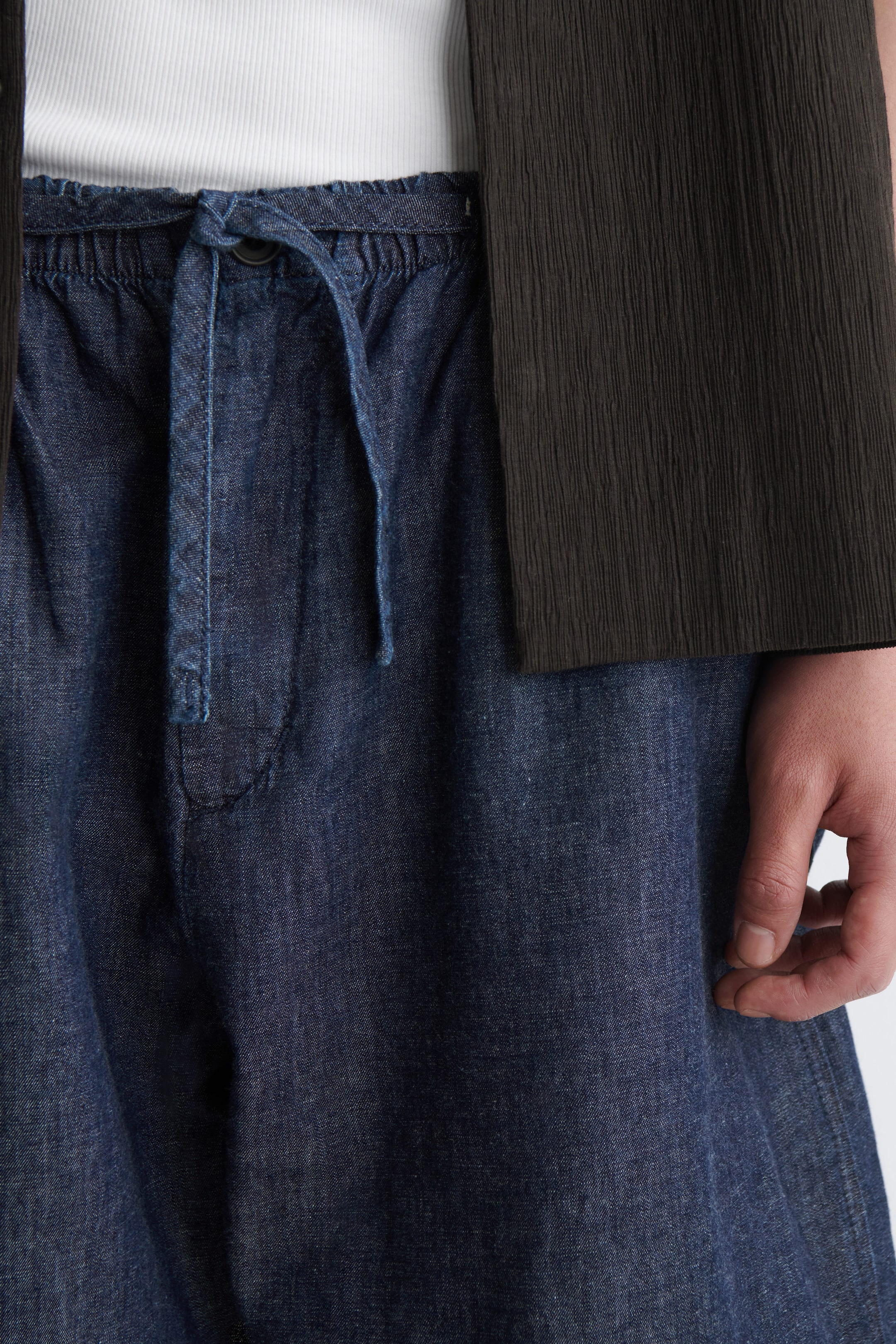 BARREL-LEG DENIM TROUSERS