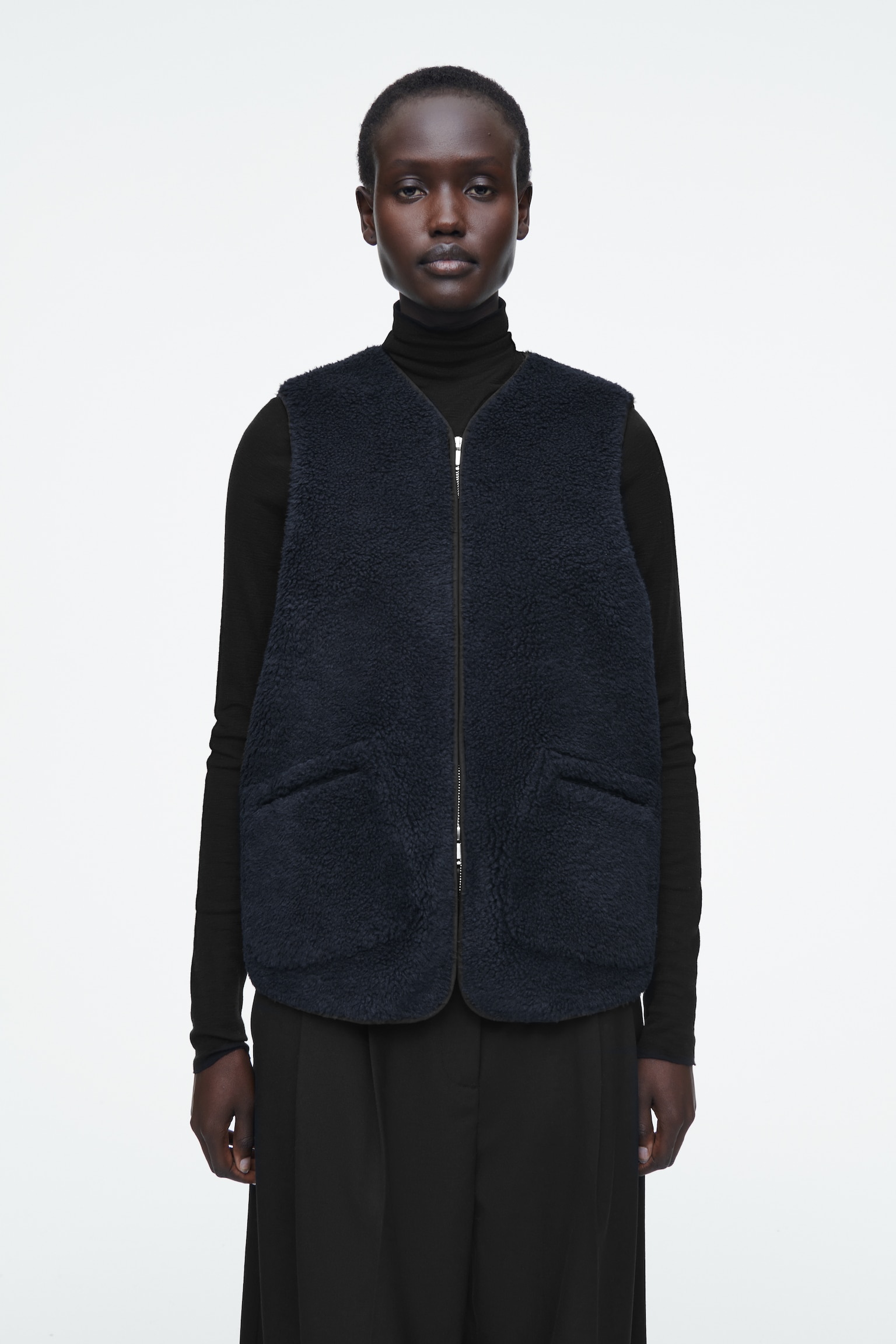 OVERSIZED FAUX SHEARLING GILET - NAVY/IVORY