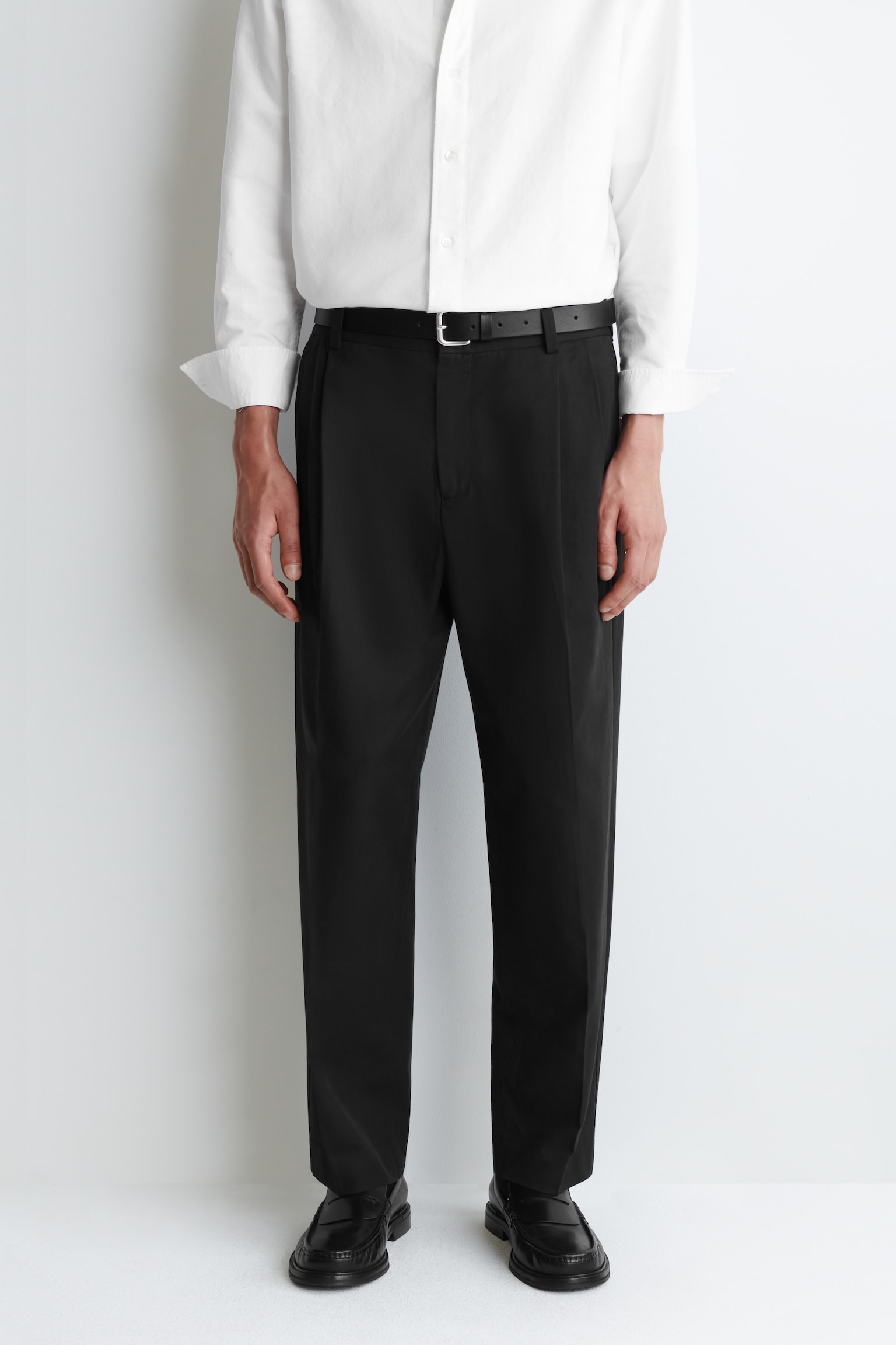 PANTALÓN SARGA DE ALGODÓN PIERNA RECTA CON PINZAS - NEGRO/TOPO/TOPO OSCURO - 5