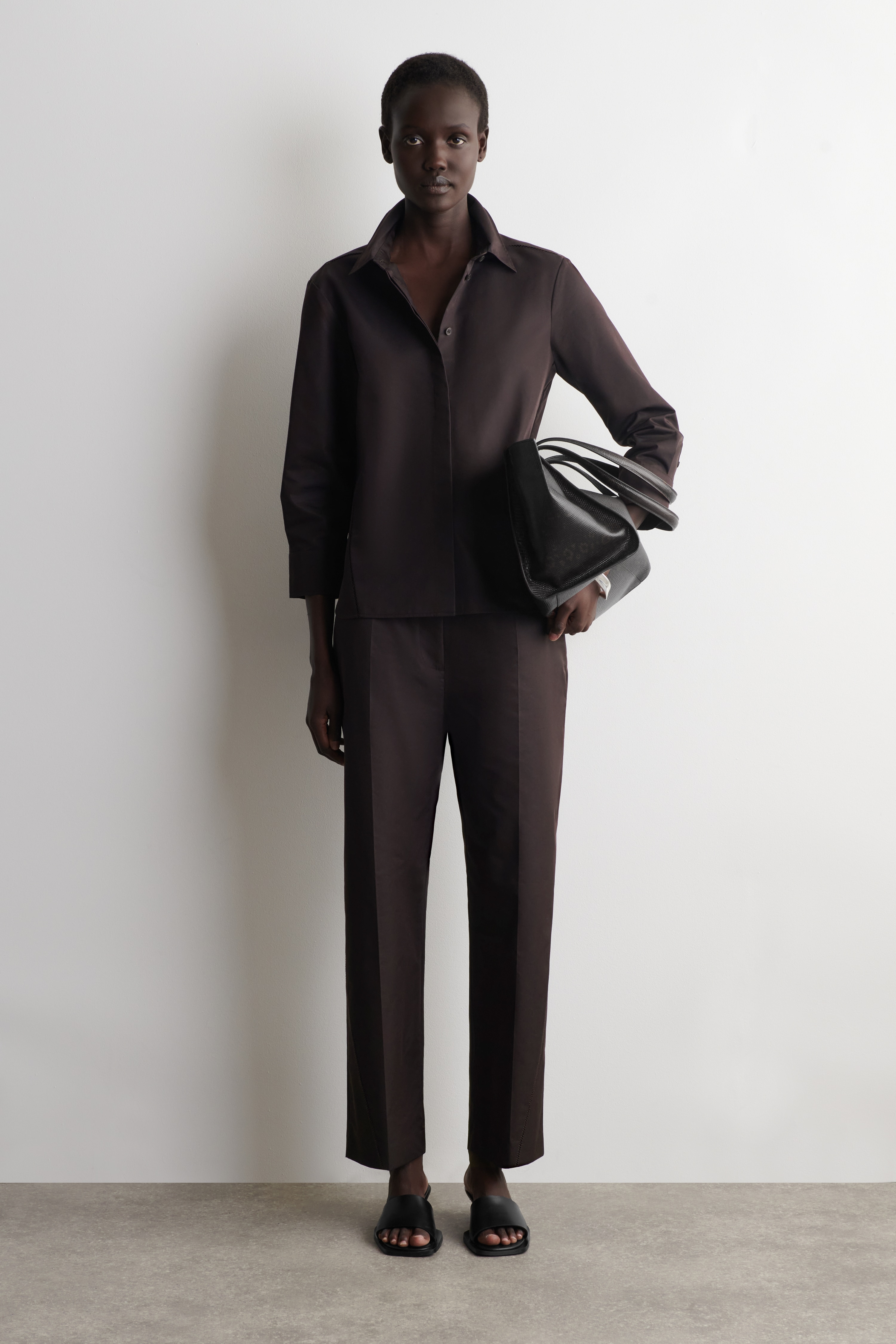 BESTICKTE BAUMWOLLHOSE - DUNKELBRAUN