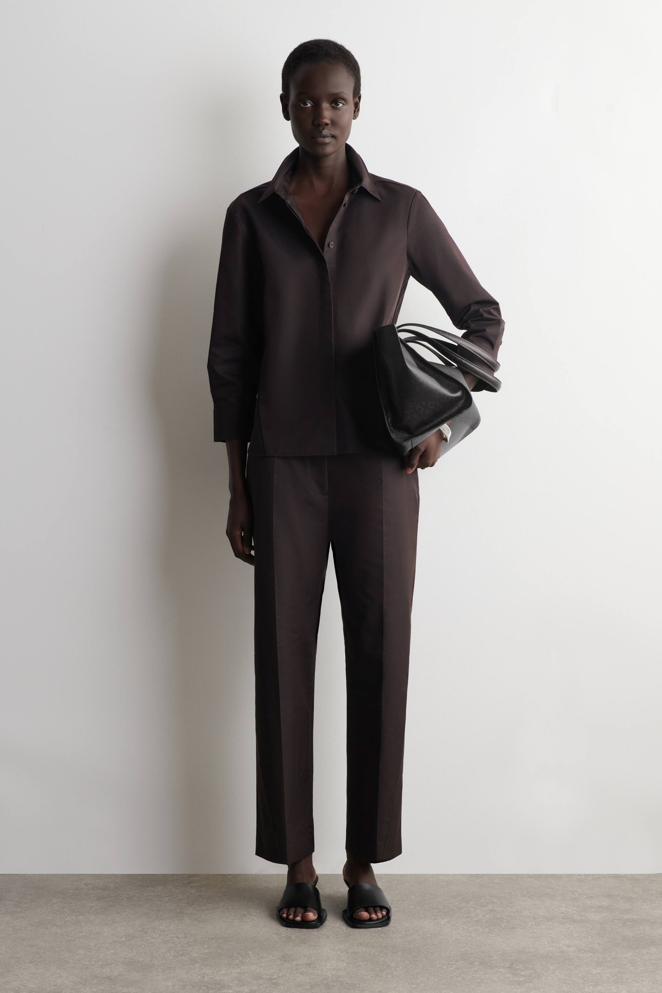 Grösseres Bild ansehen: BESTICKTE BAUMWOLLHOSE - DUNKELBRAUN - DAMEN | H&M CH 1