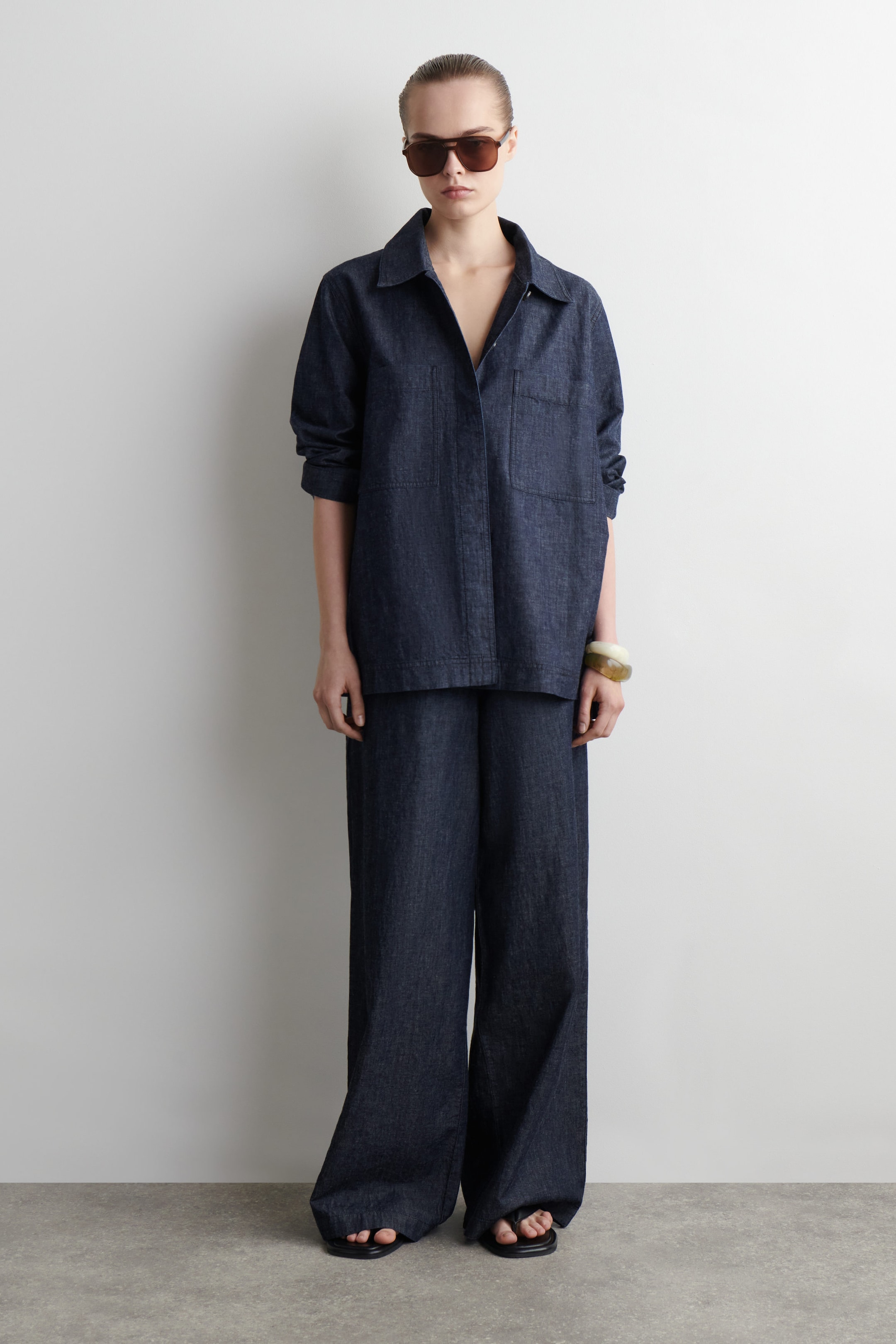 PANTALONI IN DENIM A GAMBA LARGA CON COULISSE