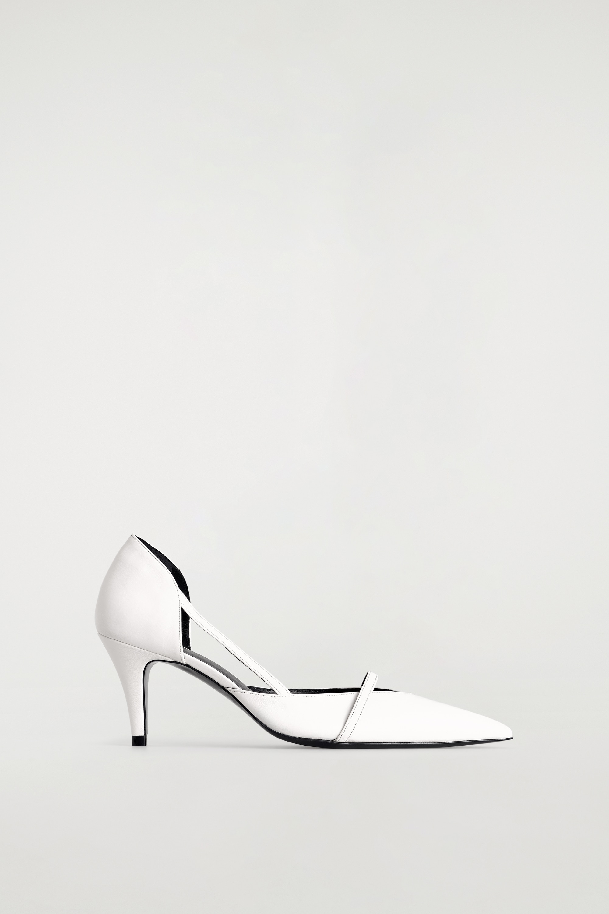 Sapatos de salto em pele com detalhe de tira - BRANCO/PRETO