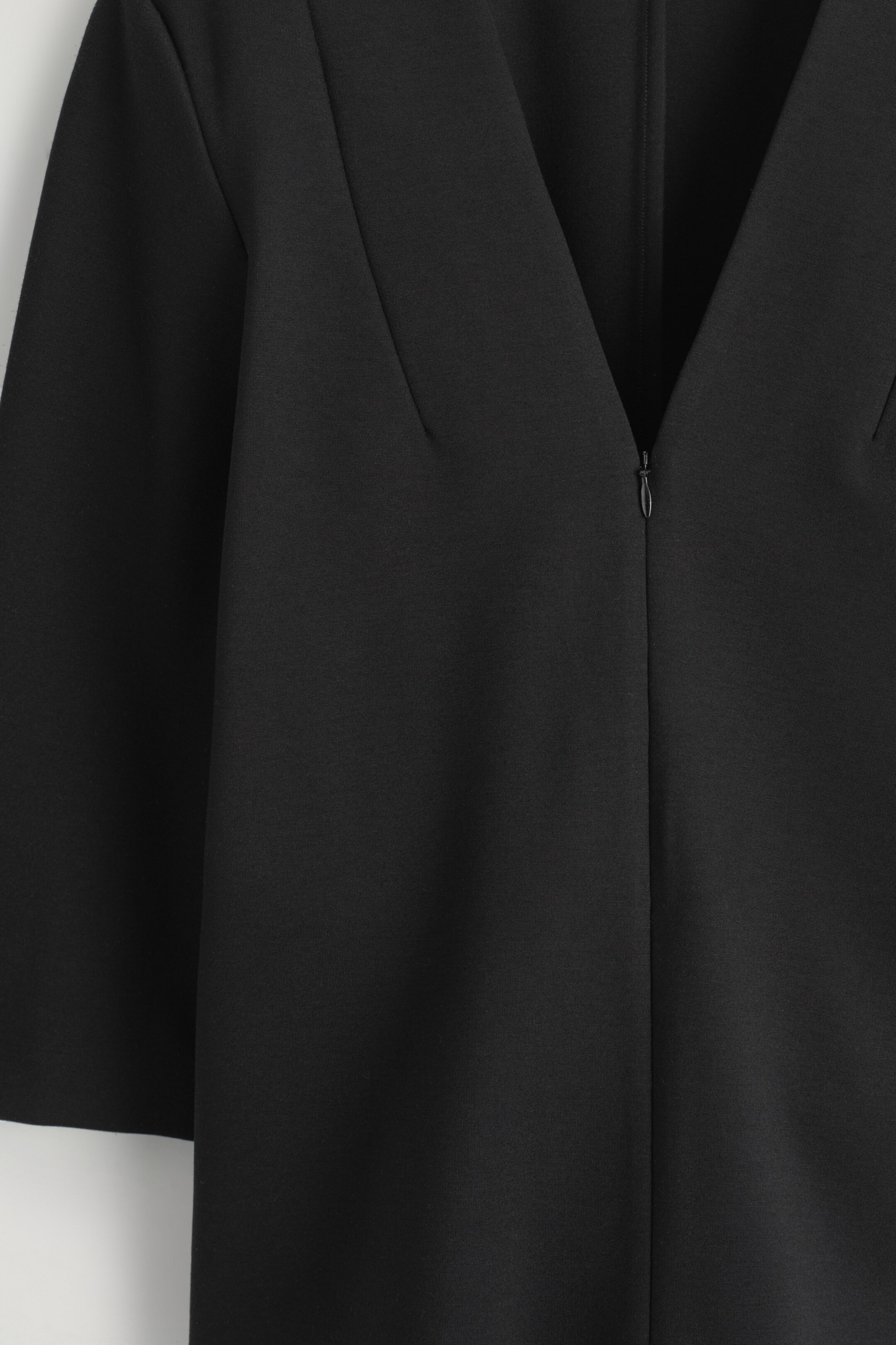 Visa större bild: V-RINGAD JERSEYTOPP - SVART - DAM | H&M SE 7