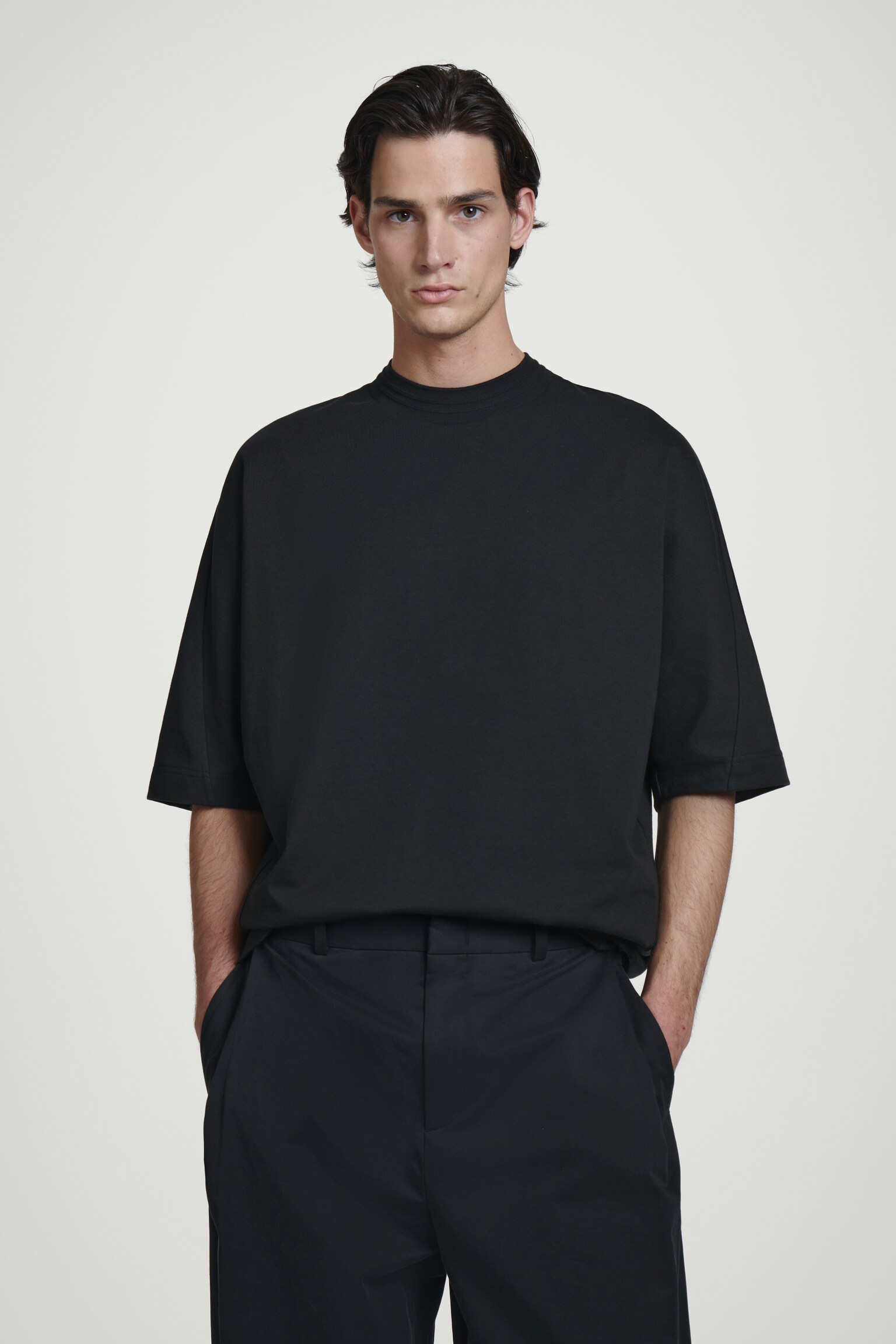 OVERSIZED HEAVYWEIGHT MOCK-NECK T-SHIRT - BLACK/WHITE
