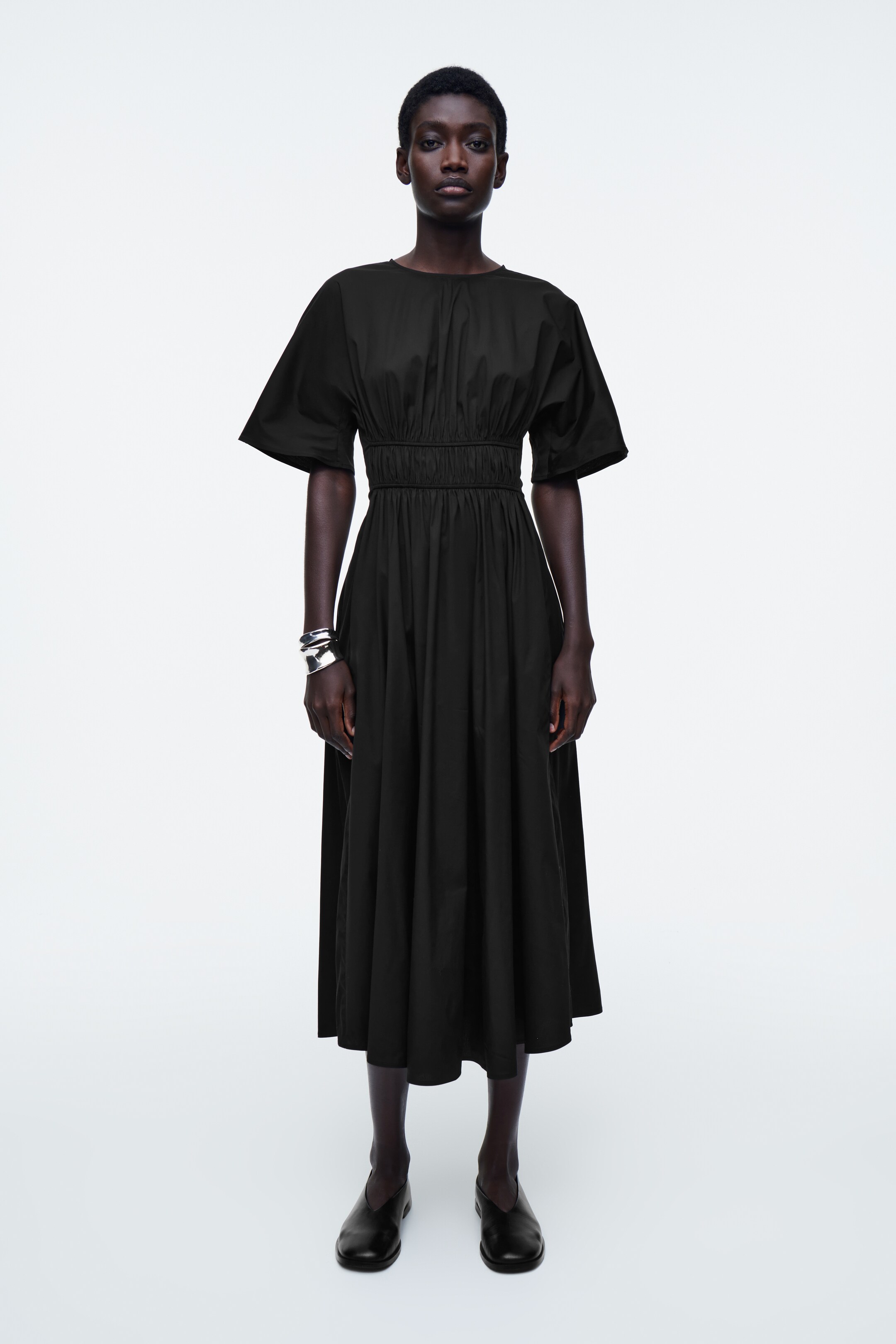 Agrandir l'image: ROBE MIDI FRONCÉE AU DOS OUVERT - NOIR - FEMME | H&M FR 1