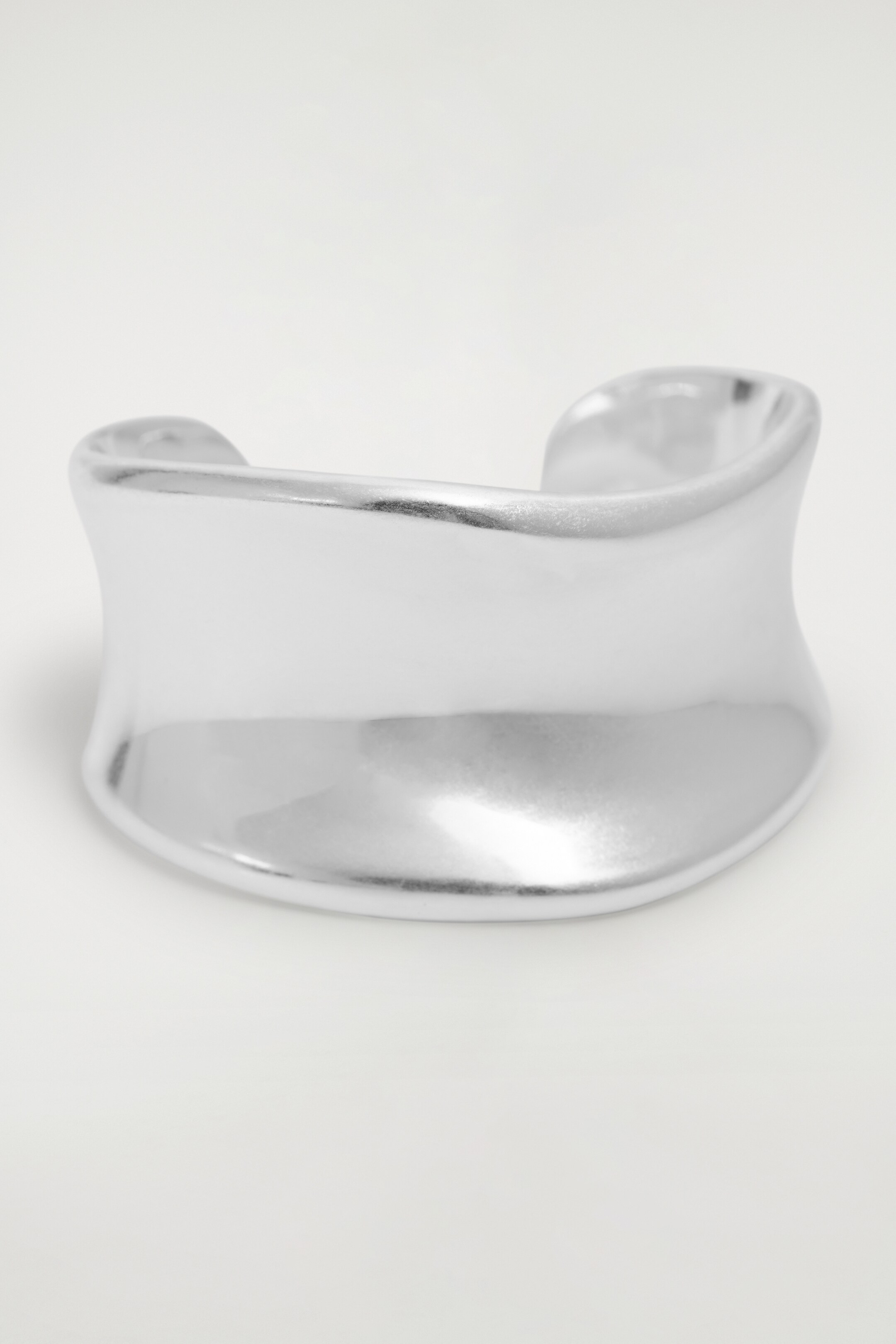 Agrandir l'image: MANCHETTE SCULPTURALE BROSSÉE - ARGENTÉ - FEMME | H&M FR 2