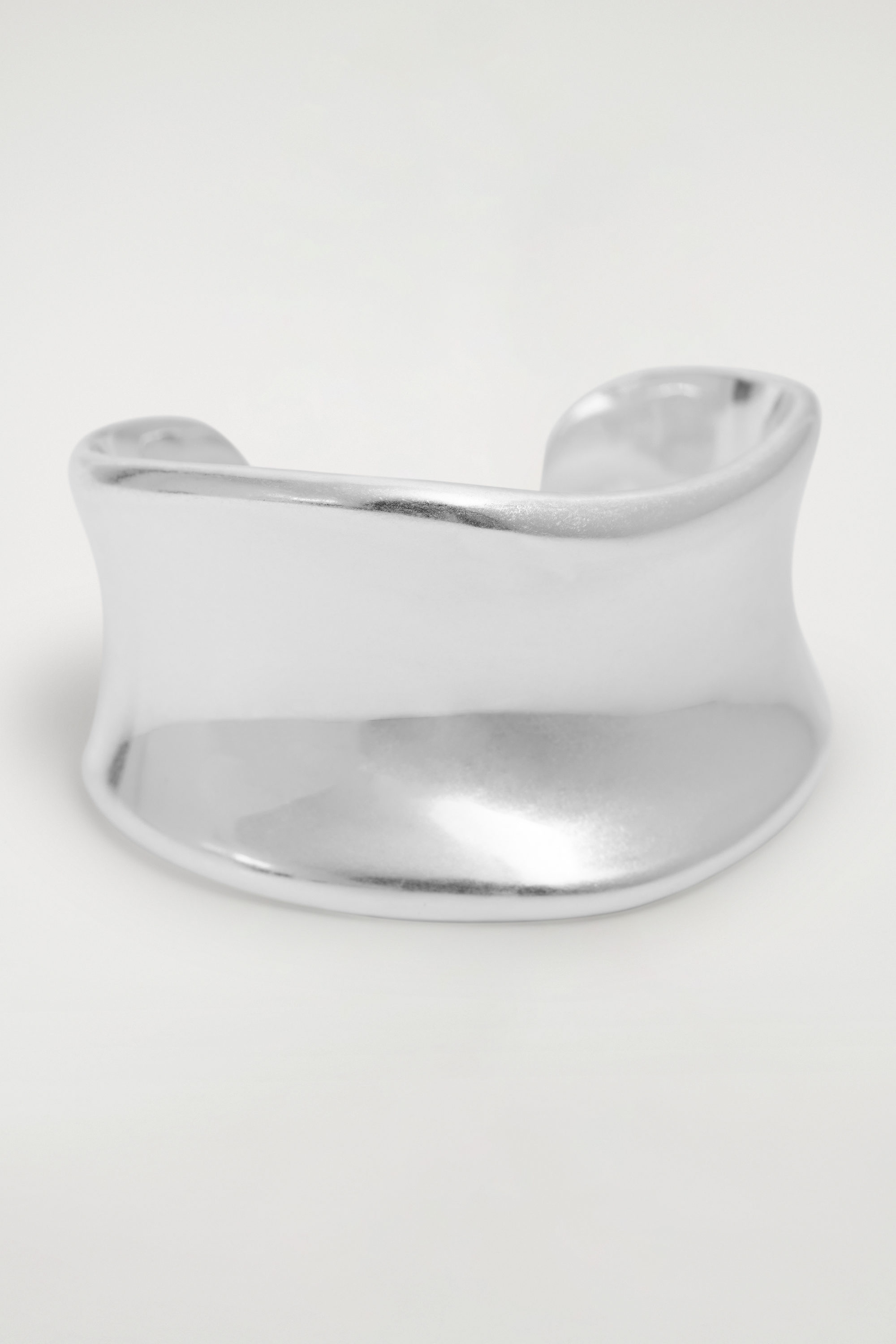 SCULPTED BRUSHED CUFF - SILVER | COS