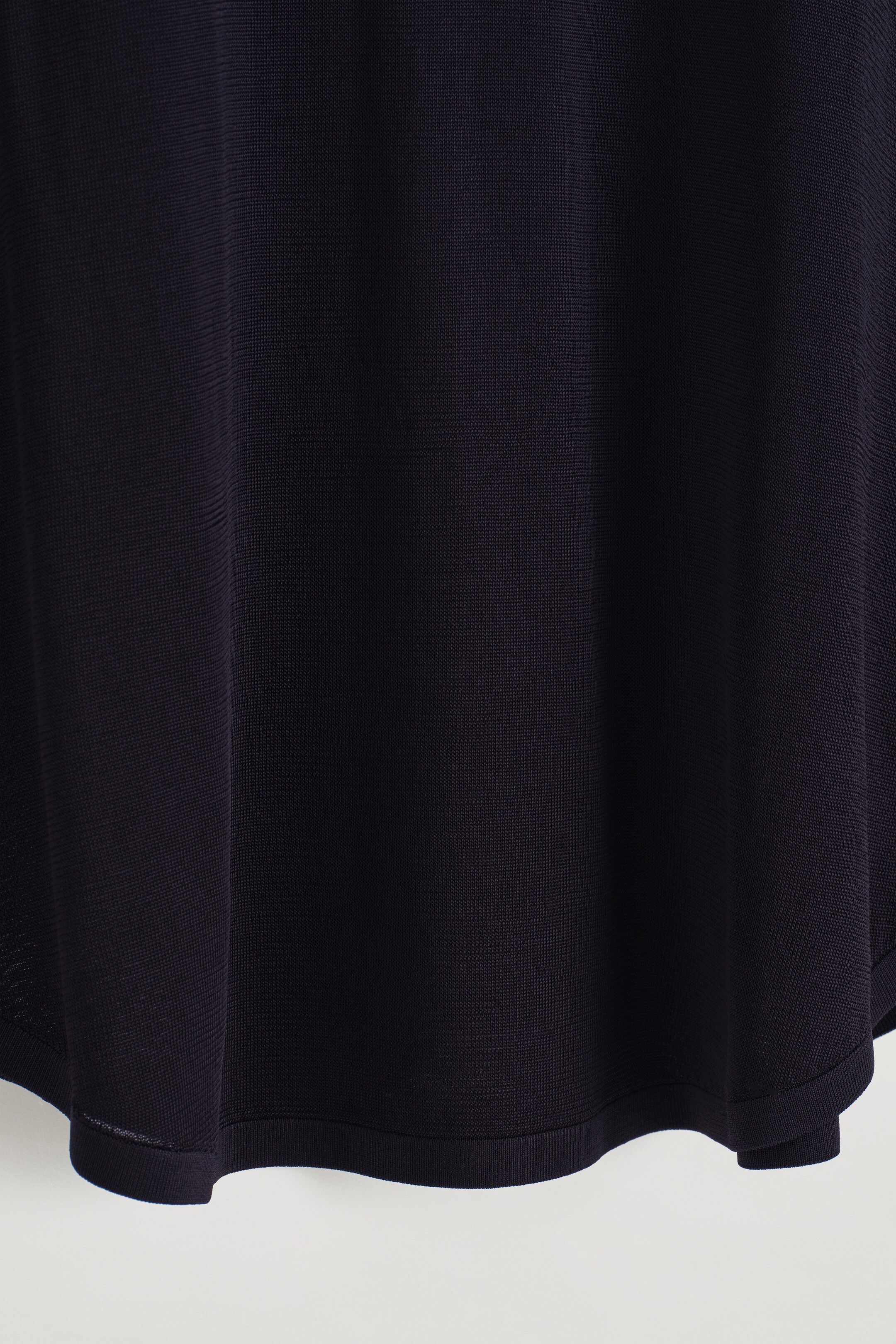 Agrandir l'image: T-SHIRT EN MAILLE OURLET CIRCULAIRE - BLEU MARINE - FEMME | H&M CH 7