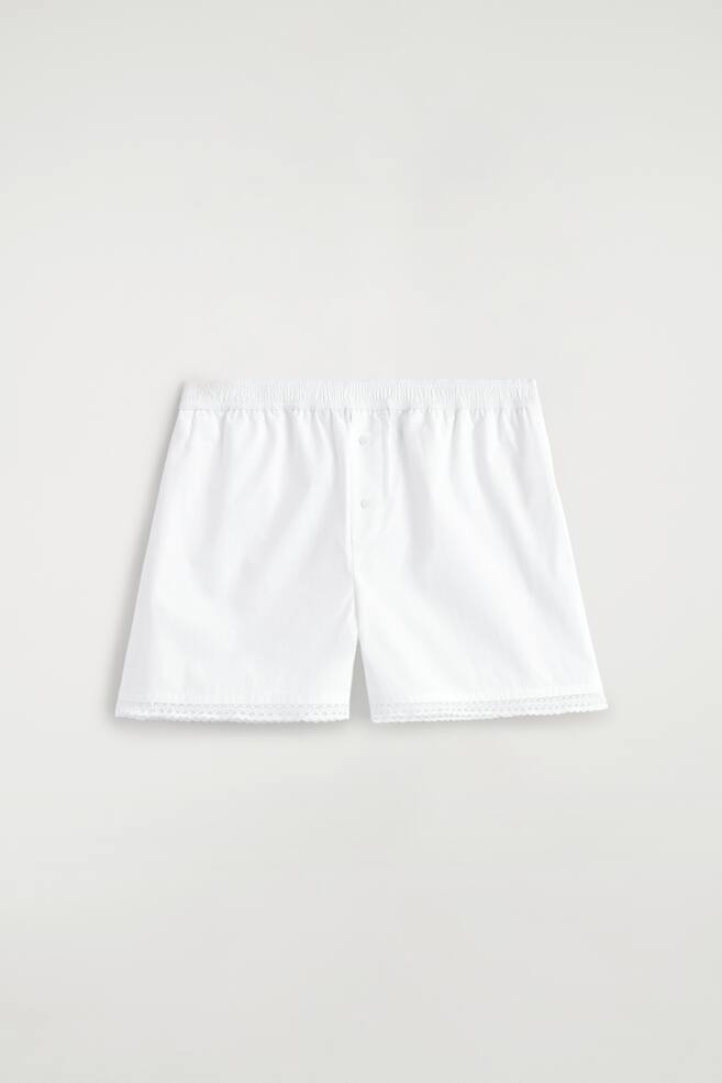 SHORTS AUS BAUMWOLLE MIT SPITZENBESATZ - WEISS - 1