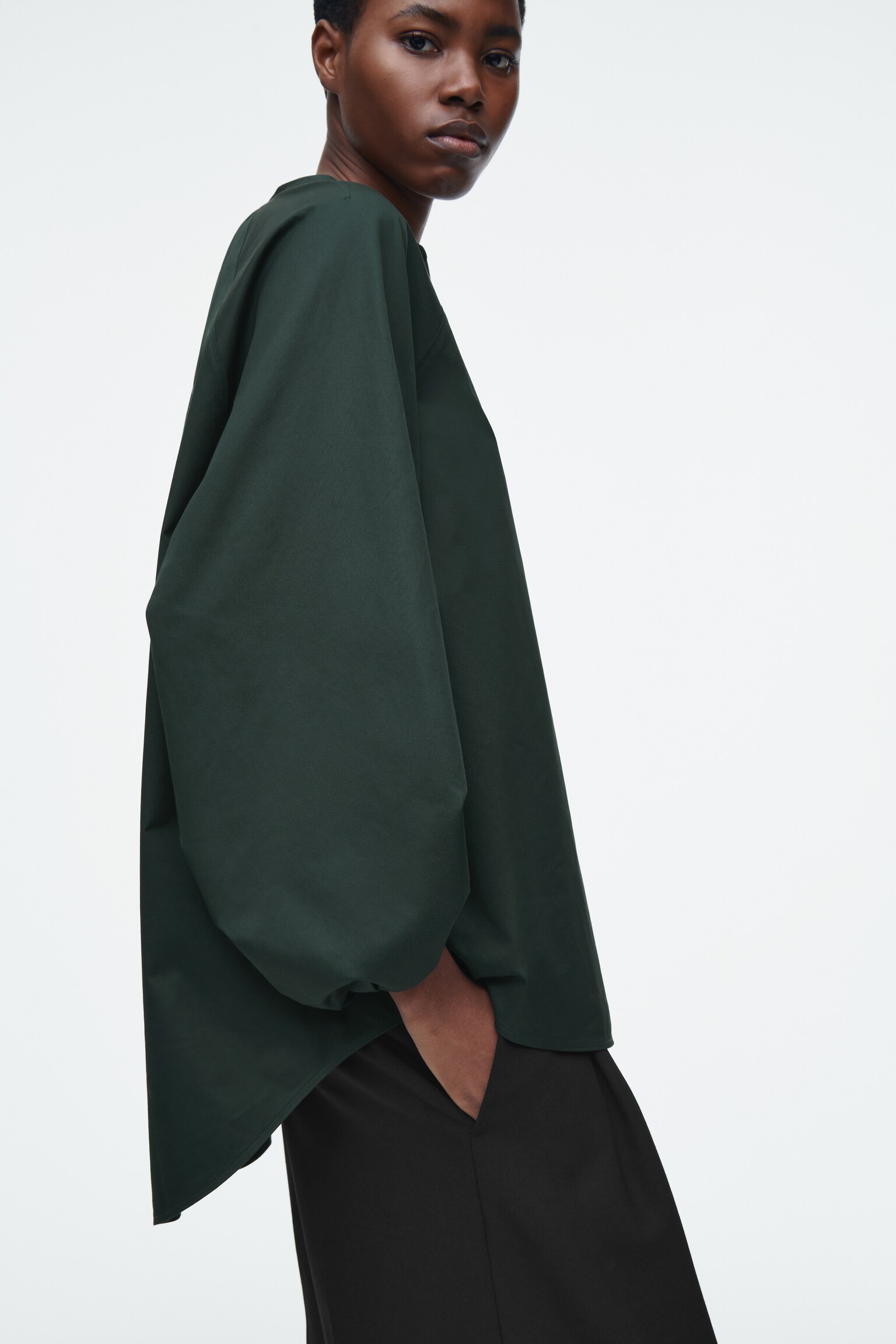 BLUSA CON MANGAS ABULLONADAS - VERDE OSCURO/BLANCO - 5