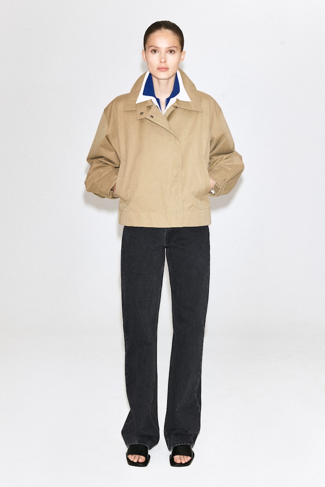 ROUNDED SHORT TRENCH COAT — BEIGE