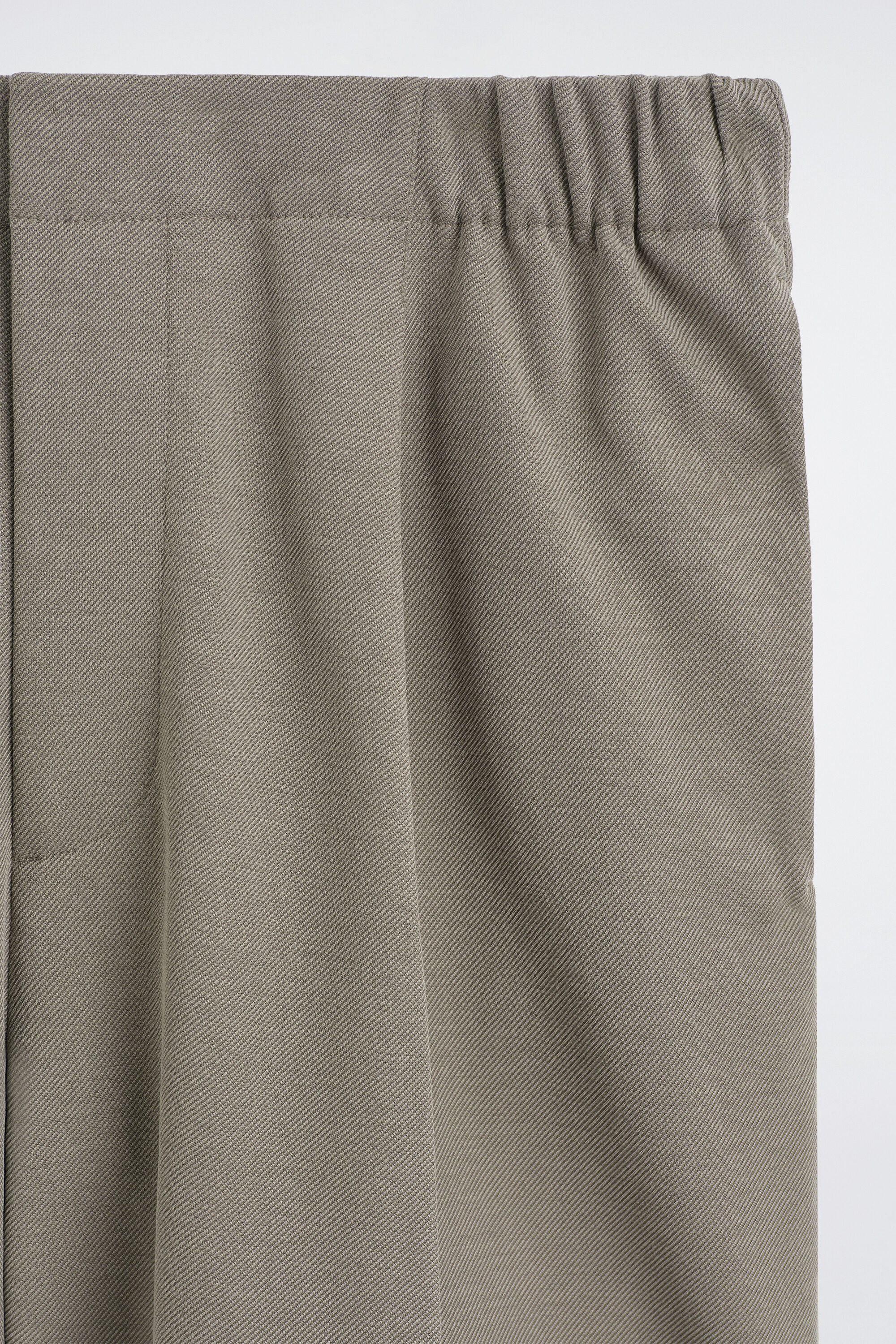 TAILORED BONDED-TWILL SHORTS - GRAY-GREEN | COS US