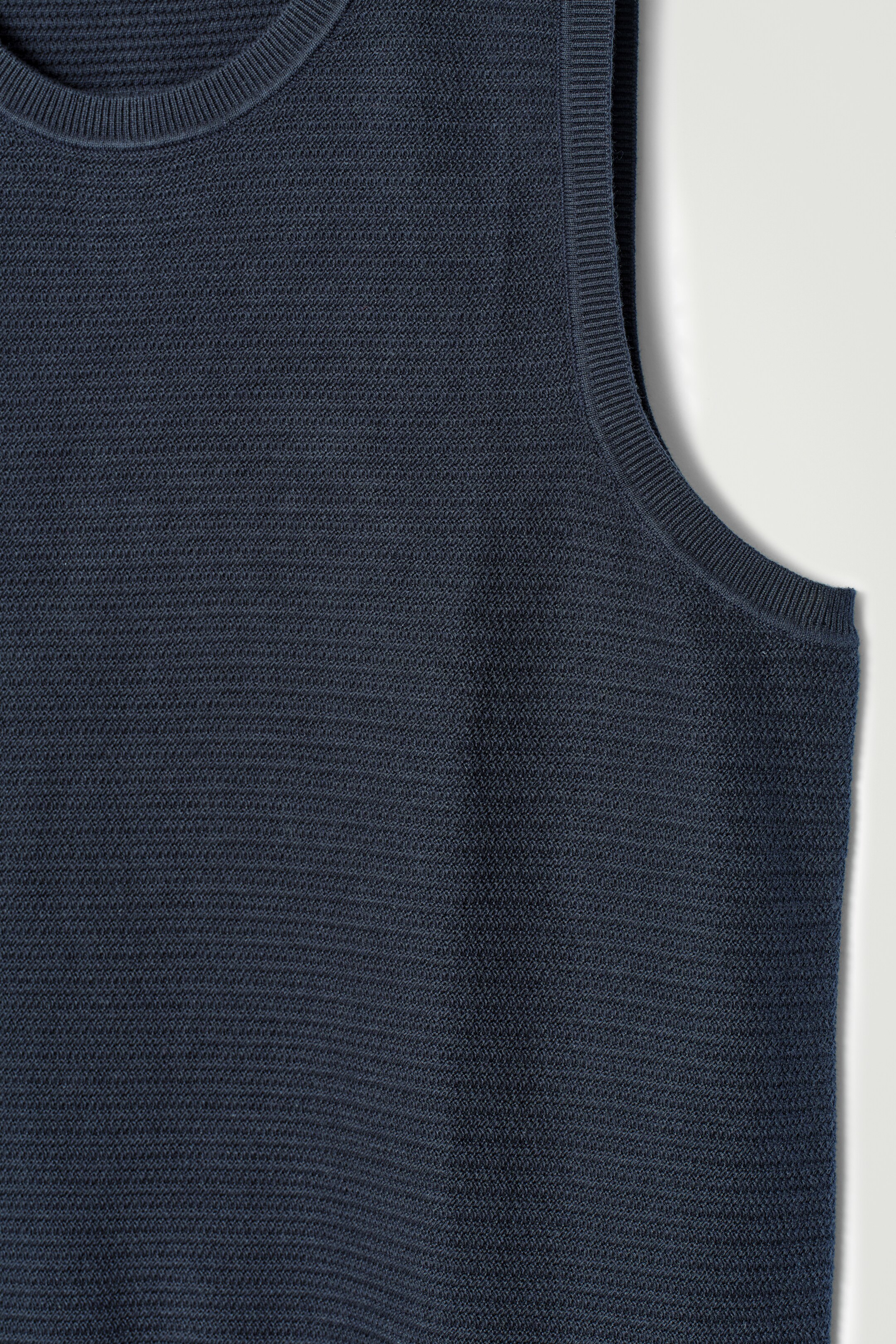View larger image: TEXTURED KNITTED COTTON TANK TOP - NAVY - Men | H&M GB 7