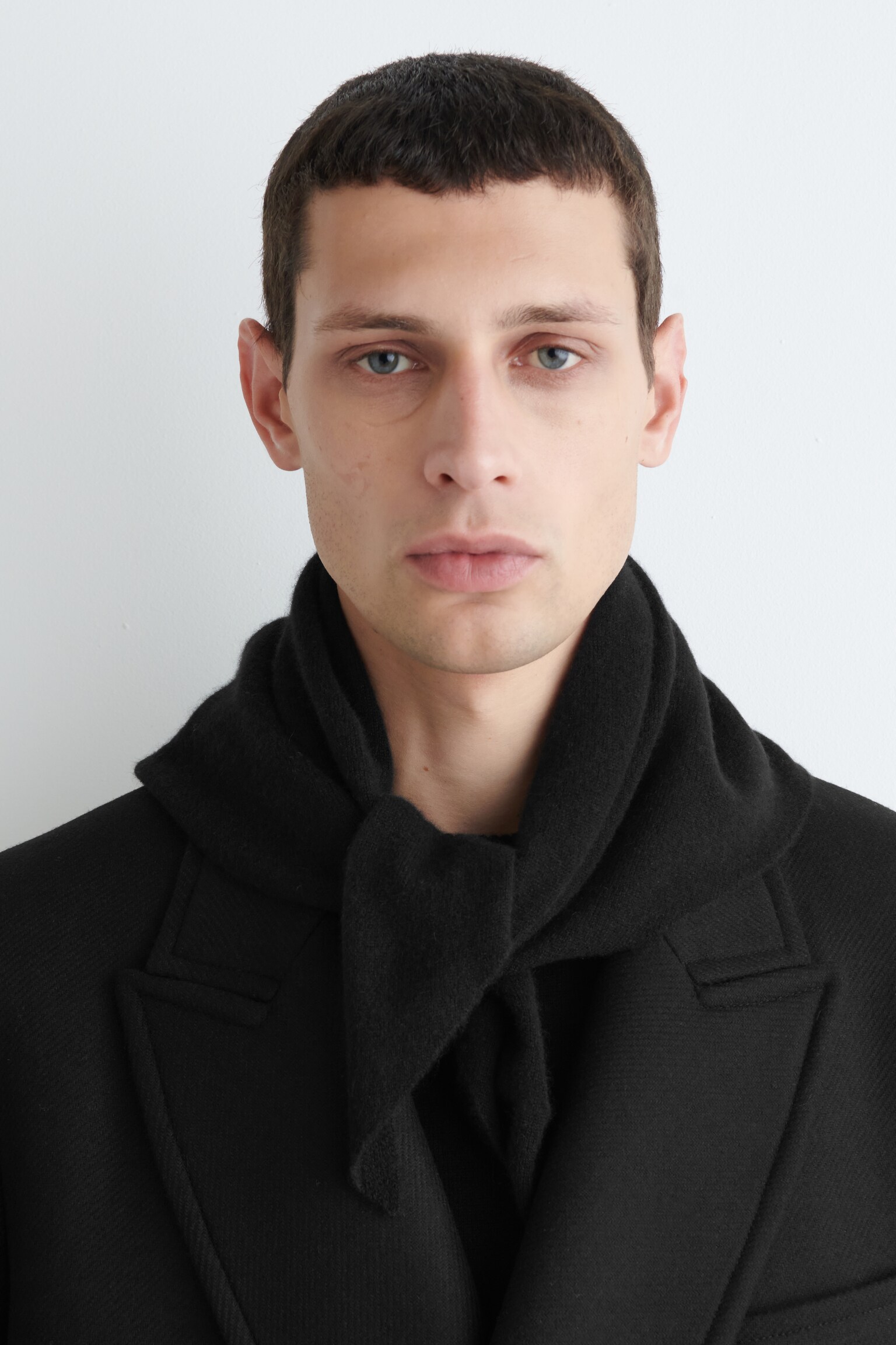 CASHMERE TRIANGLE SCARF - BLACK/LIGHT BROWN