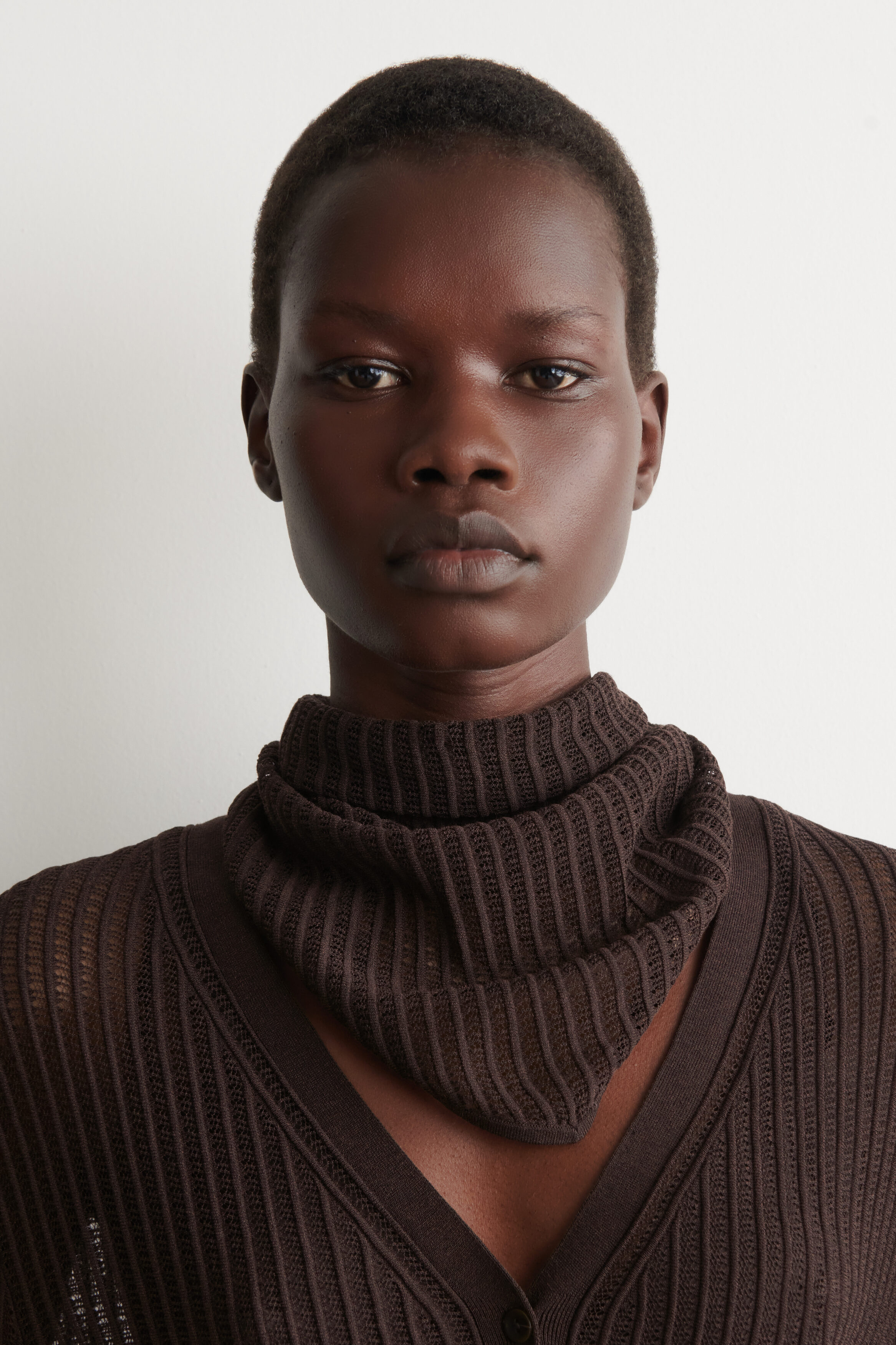 POINTELLE-KNIT TRIANGLE SCARF - BROWN | COS US
