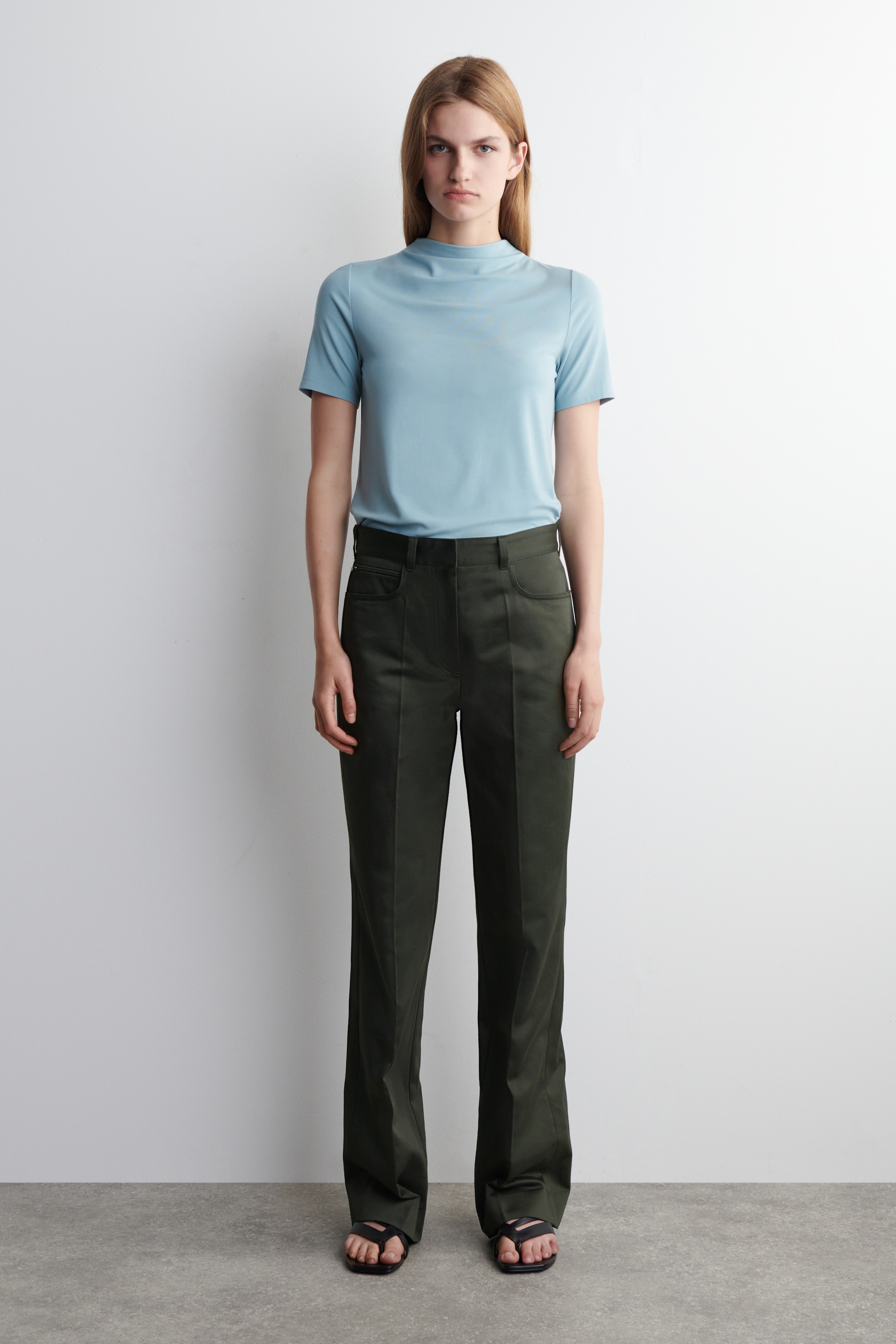 Visualizza immagine più grande: PANTALONI IN RASO A GAMBA DRITTA - KAKI - DONNA | H&M IT 1