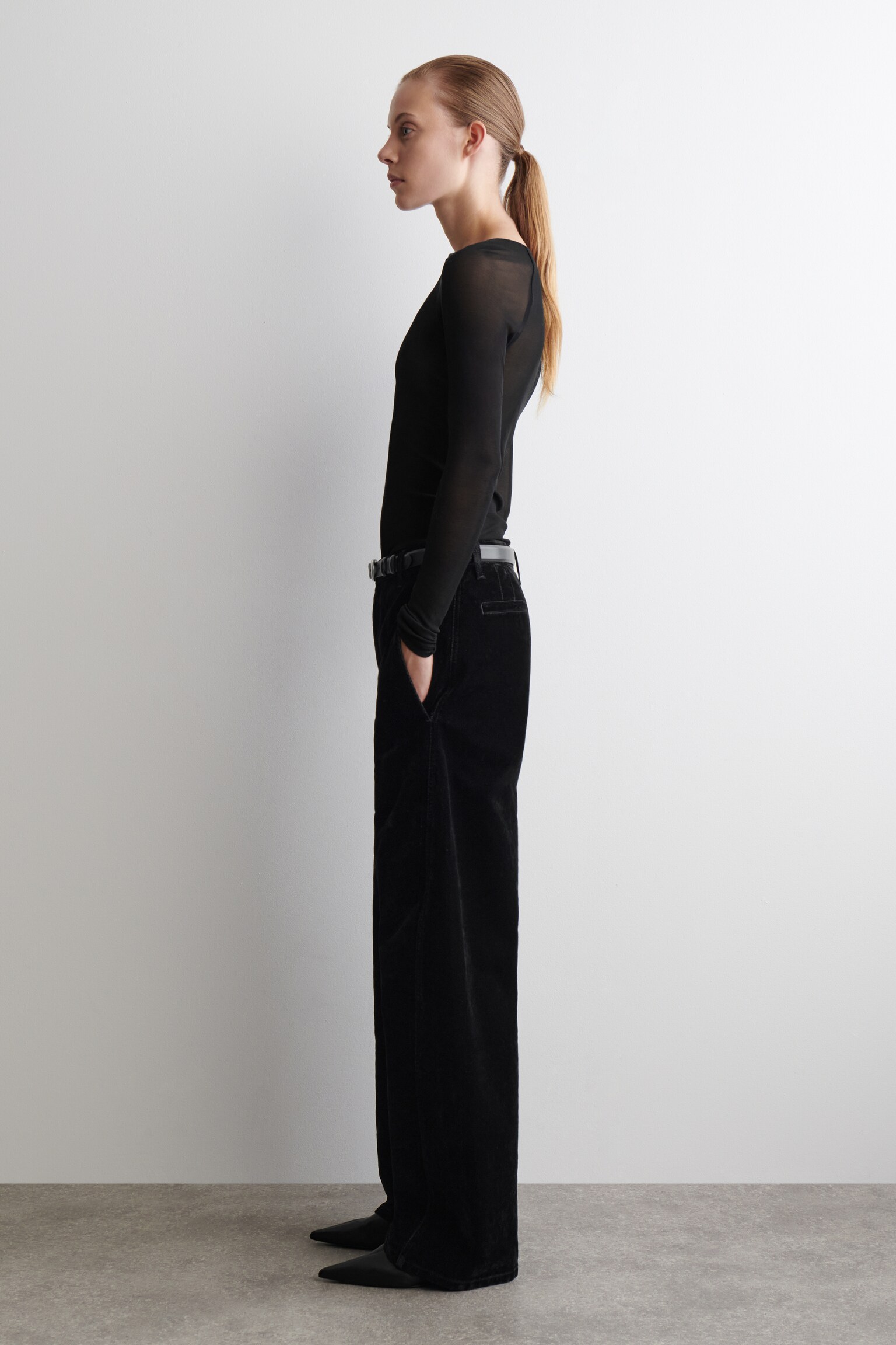 FLOCKED-DENIM BARREL-LEG TROUSERS - ЧЕРНО - 4