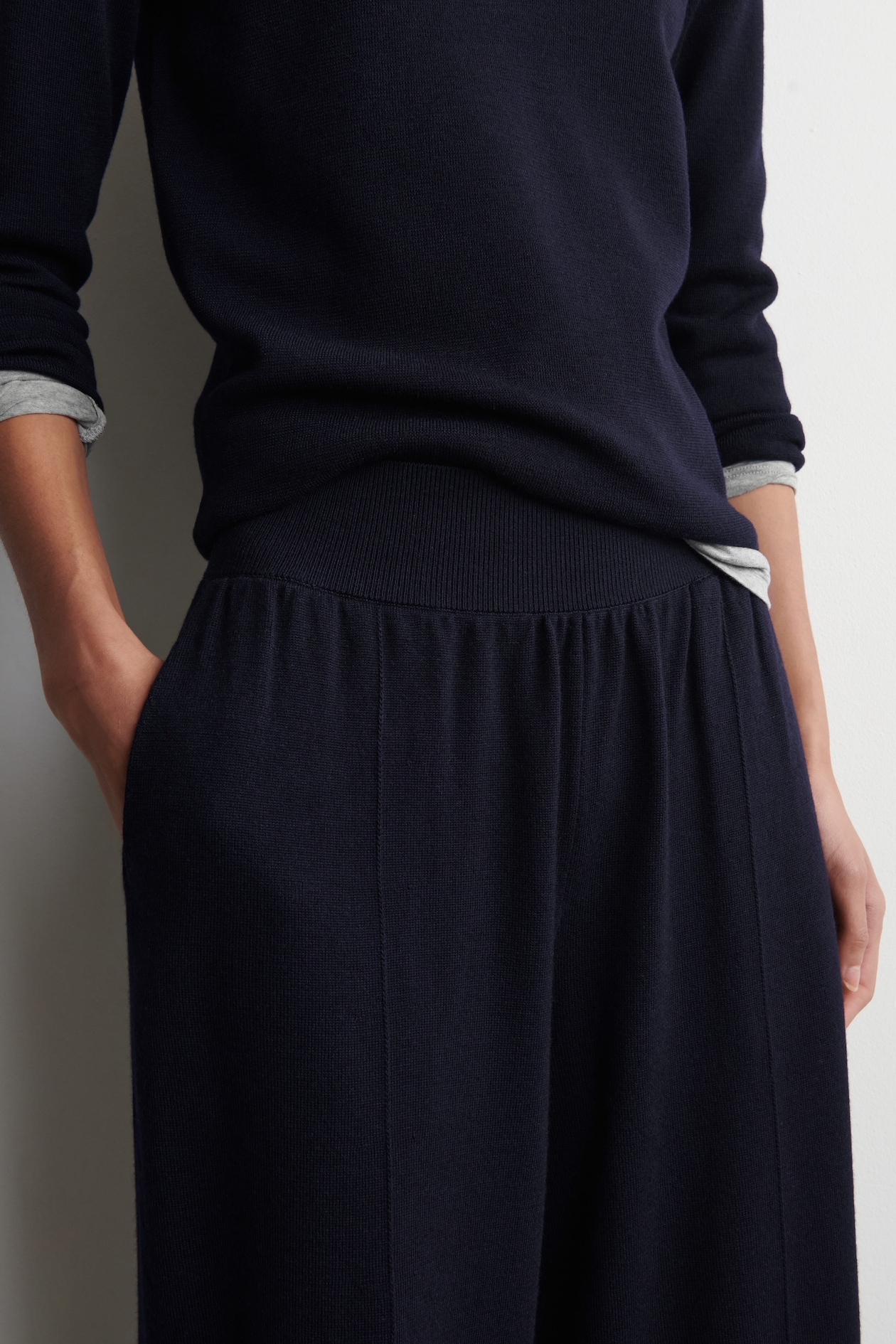 ELASTICATED MERINO WOOL TROUSERS — NAVY