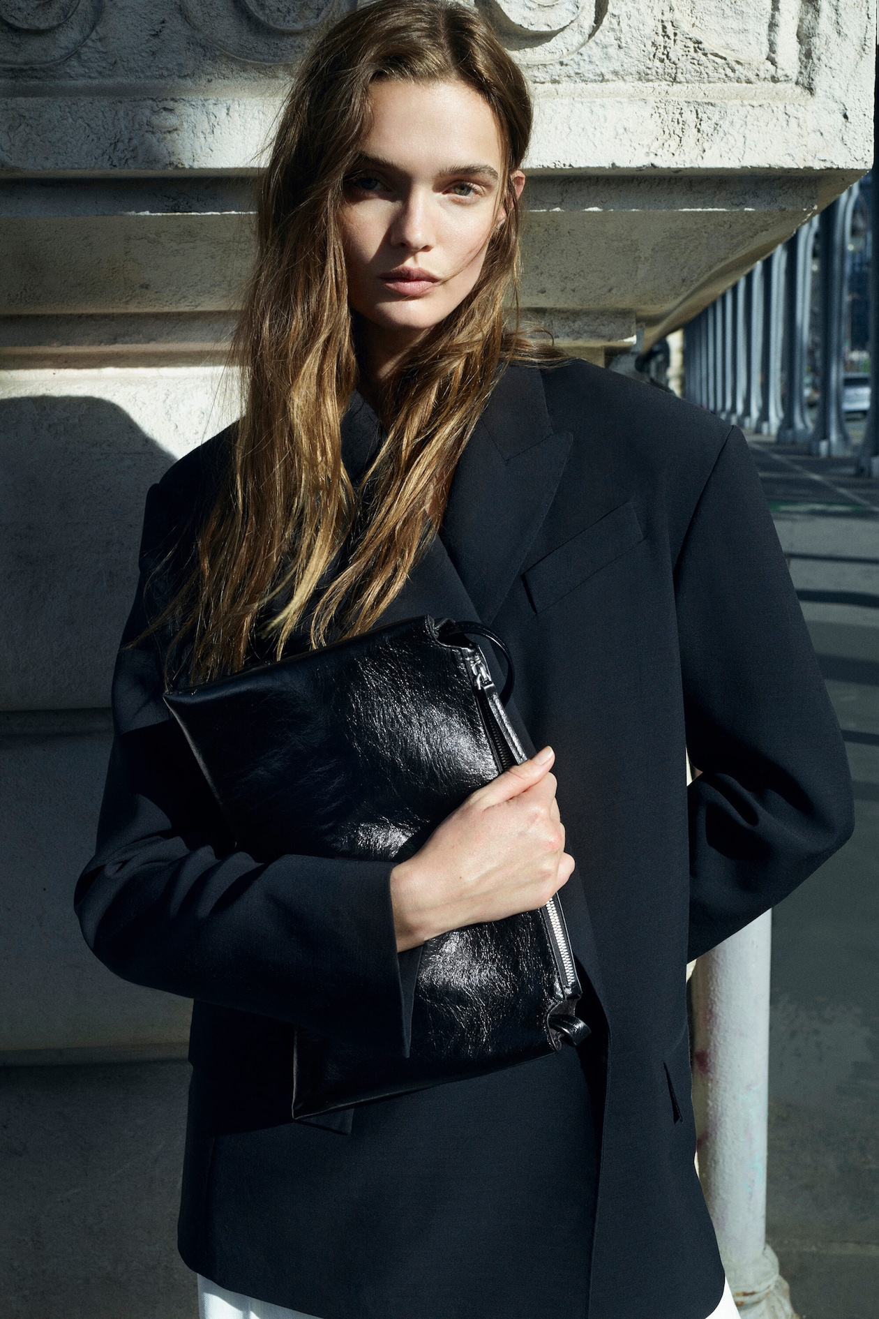 PAVILION SHOULDER BAG - LEATHER — BLACK