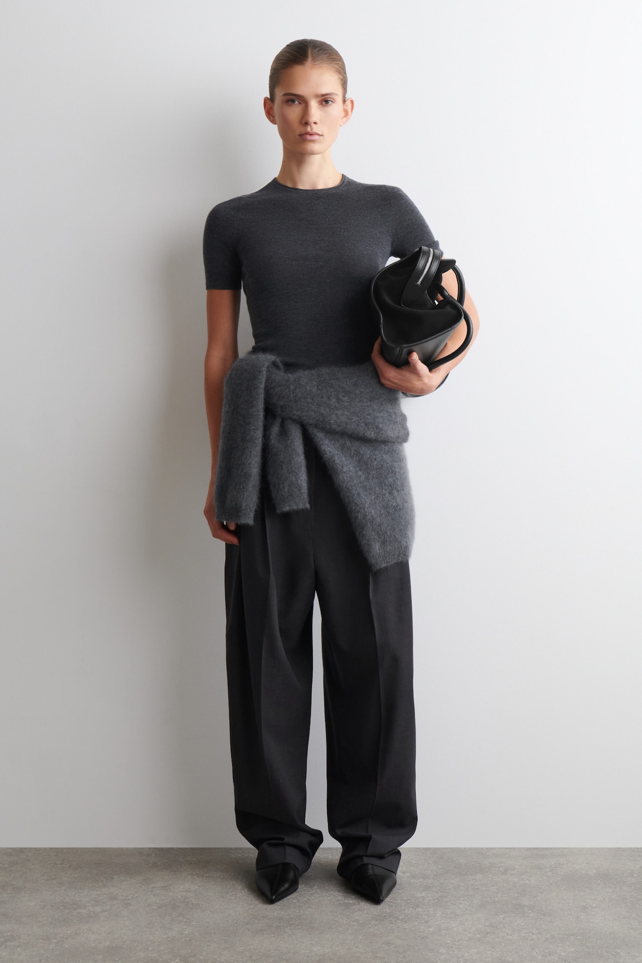 SEAMLESS MERINO WOOL T-SHIRT — CHARCOAL MÉLANGE
