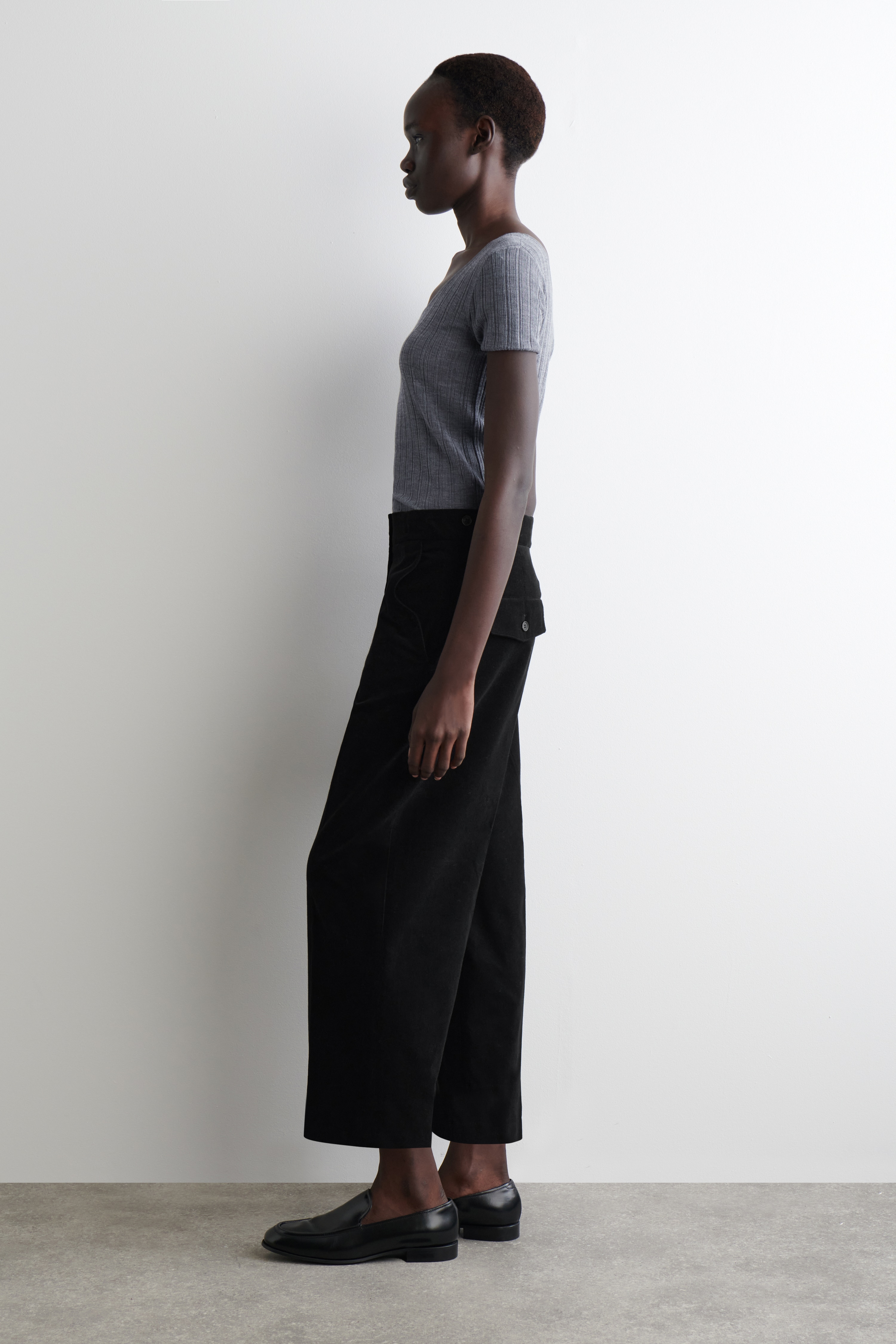 VERKÜRZTE CORDHOSE - SCHWARZ/DUNKELGRÜN