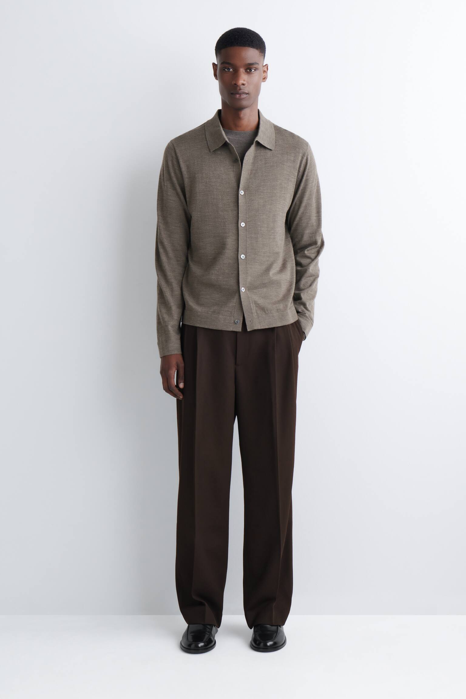 PLEATED RELAXED-FIT STRAIGHT-LEG TROUSERS - ТЪМНО КАФЯВО - 1
