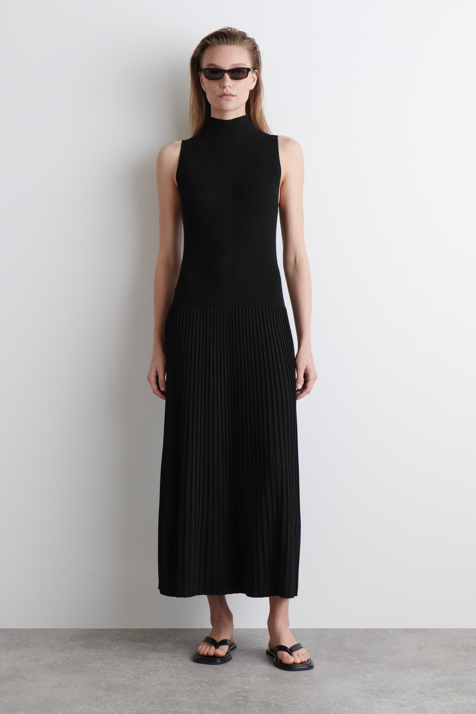 ABITO MAXI PLISSÉ CON COLLO ALTO - NERO/VERDE CHIARO