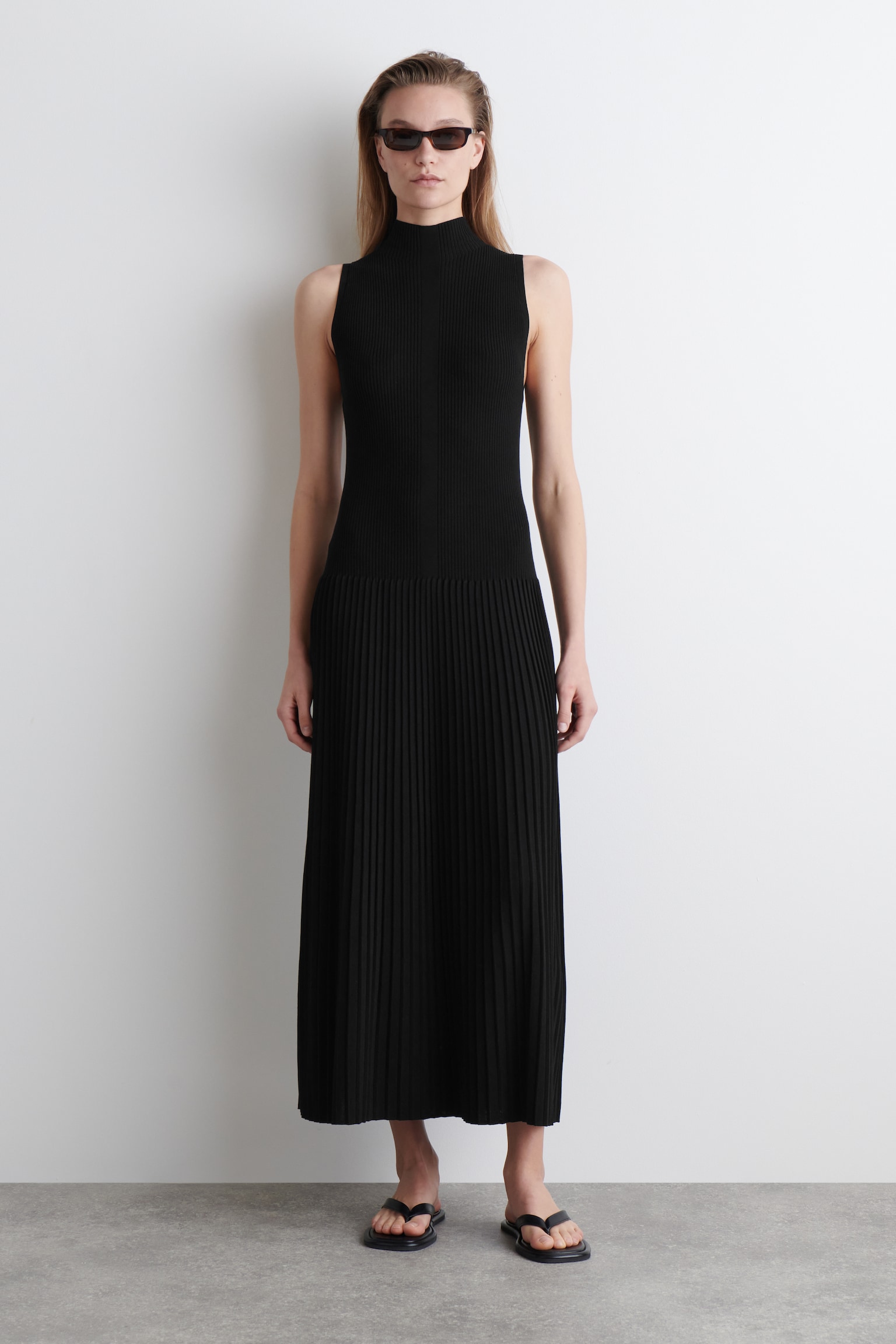 ABITO MAXI PLISSÉ CON COLLO ALTO - NERO/VERDE CHIARO