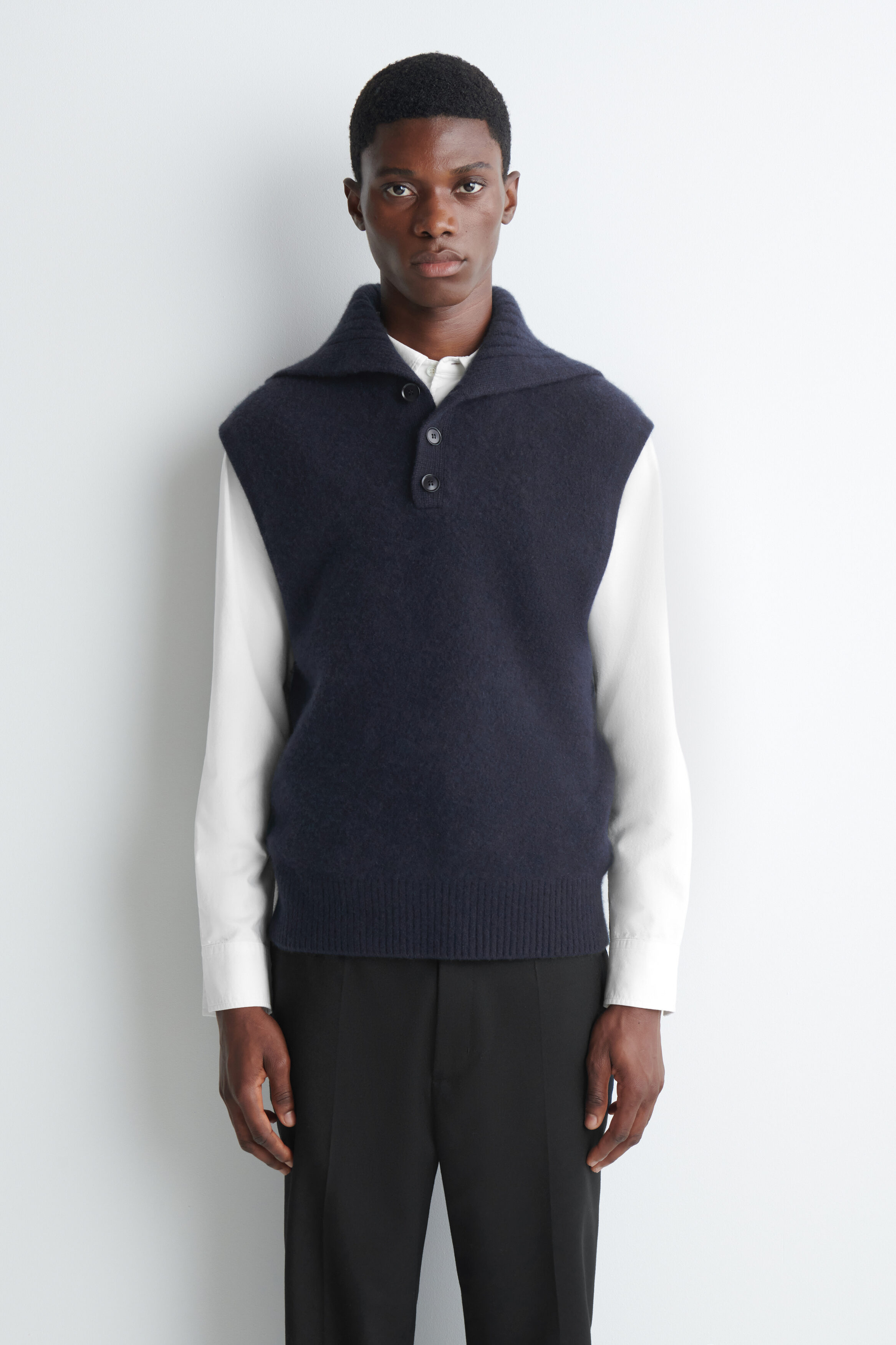 BUTTONED CASHMERE MOCK-NECK TANK - MIDNIGHT | COS US