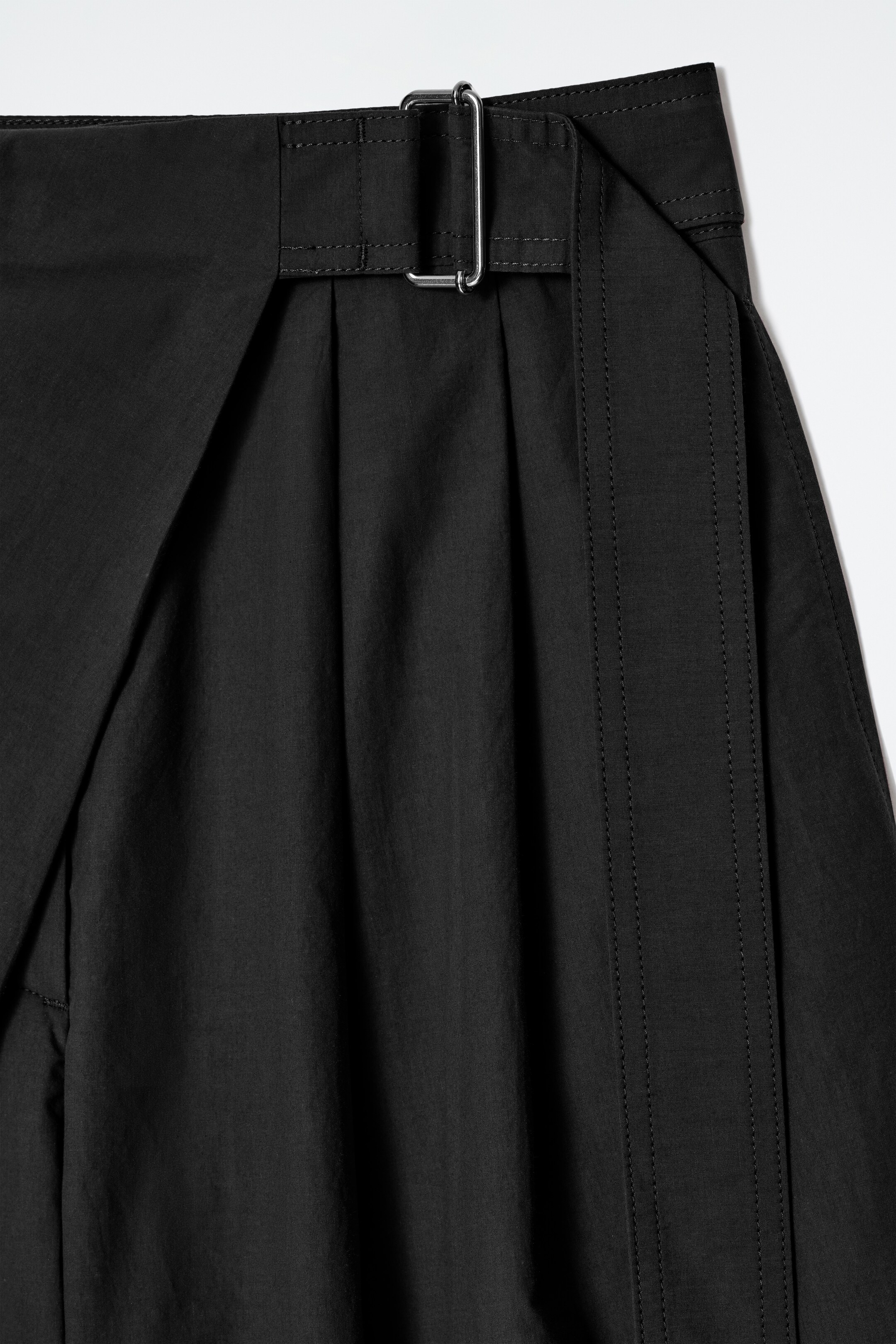 Vezi imaginea mai mare: SHORTS DIN BUMBAC CU CORDON ȘI ÎNCHIDERE PETRECUTĂ - NEGRU - FEMEI | H&M RO 6