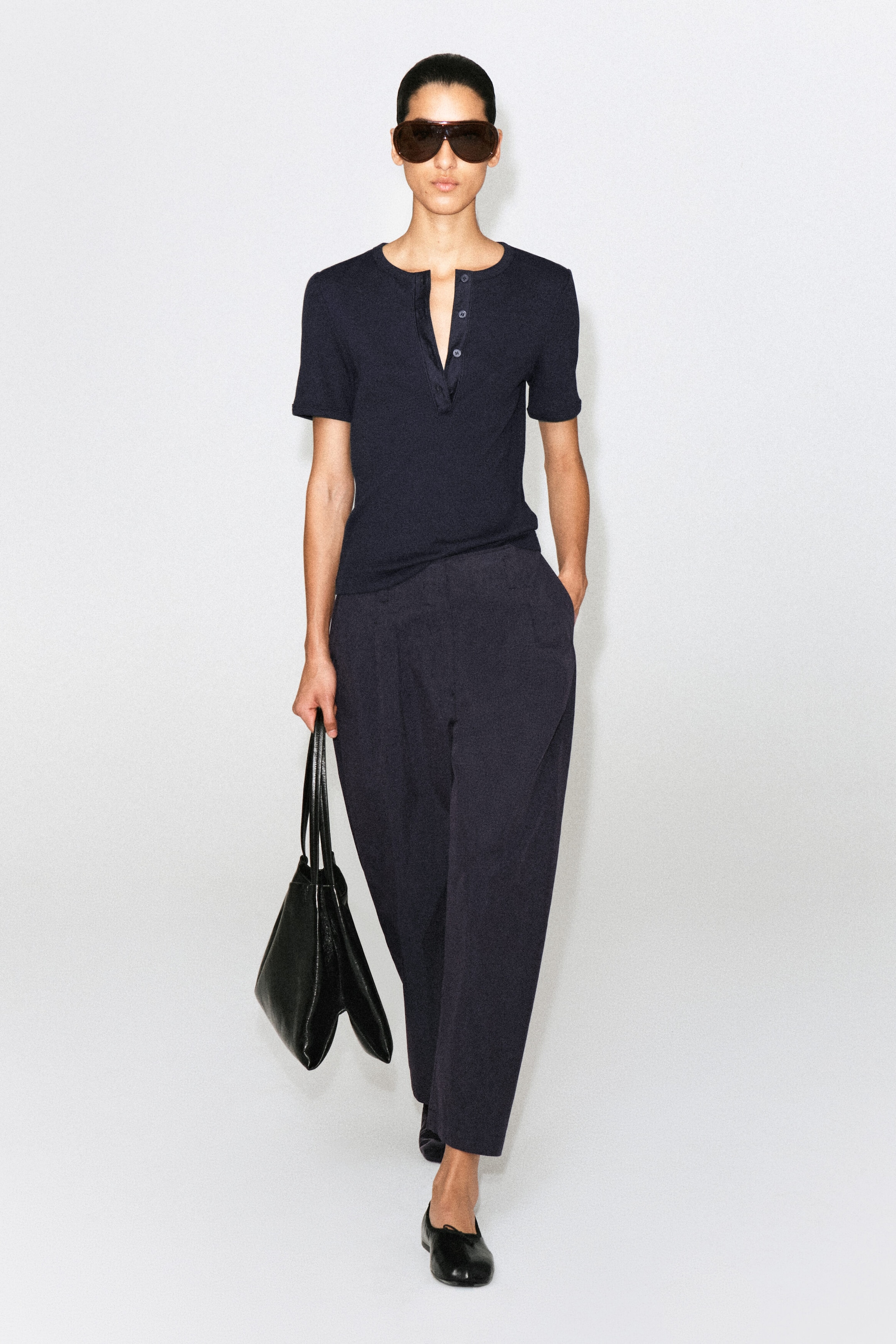 PLEATED COTTON BARREL-LEG TROUSERS