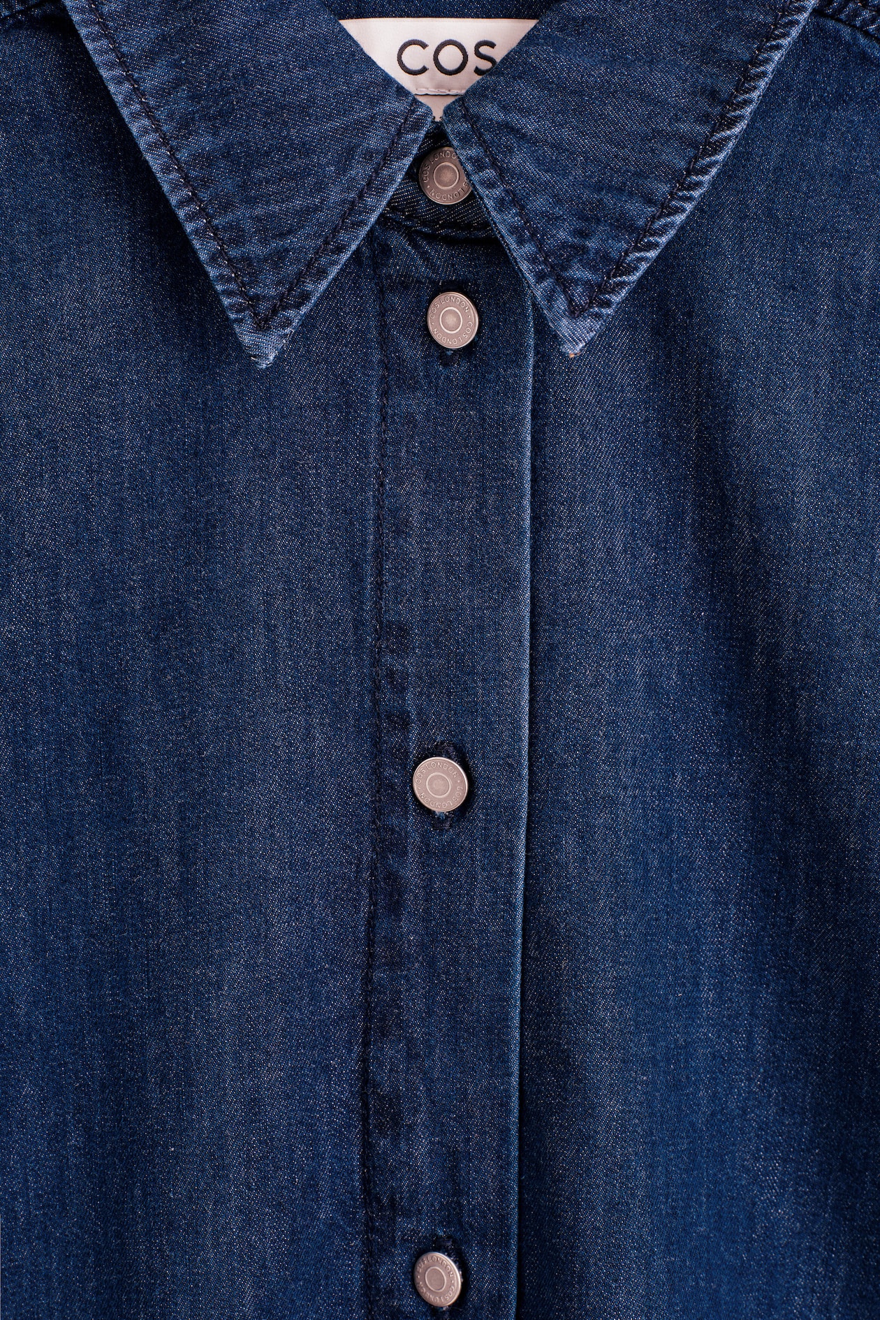 SHORT-SLEEVED DENIM SHIRT — DARK BLUE